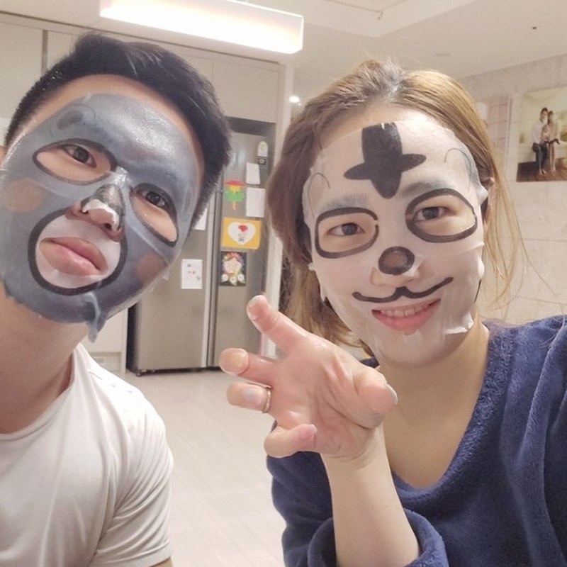 오랜만에 마스크팩!
⠀
남동생 놀러와서 같이해봤당
이럴때만 사이좋지? ㅋㅋㅋ
⠀
수부니 범이곰이 마스크팩인데
팩도 귀엽고 효과도 좋은듯 함!
코로나끝나고 얼렁 관리받고싶음...
일단 집에서 셀프관리하쟛
⠀
#수부니 #범이곰이마스크 #마스크팩추천 #동물마스크팩 #커플마스크팩 #마스크팩하기