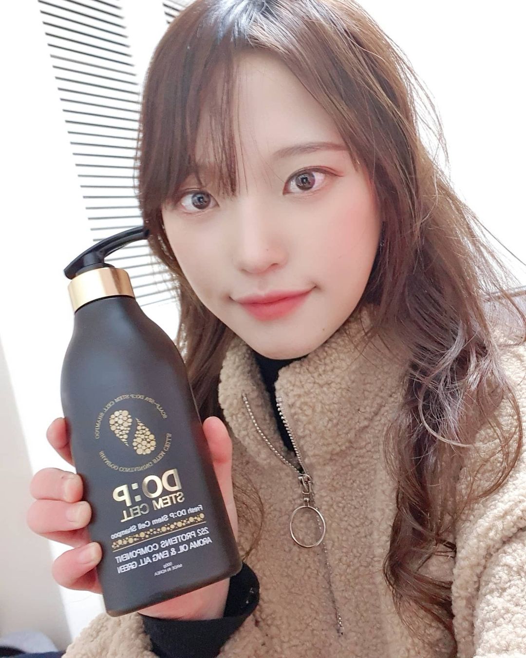  “#상품협찬 저 요즘 머리카락 개털인거 어떻게 아시고...!(?) 디오피에서 샴푸를 선물받았습니다:) 향도 엄청 좋고 일때문에 잠시 할머니댁에 와있는 상황인데 할머니댁 샴푸는 저랑 맞지않는지 자꾸 뻑뻑해져서 고민이던 찰나에 타이밍좋게 좋은 선물을…”
