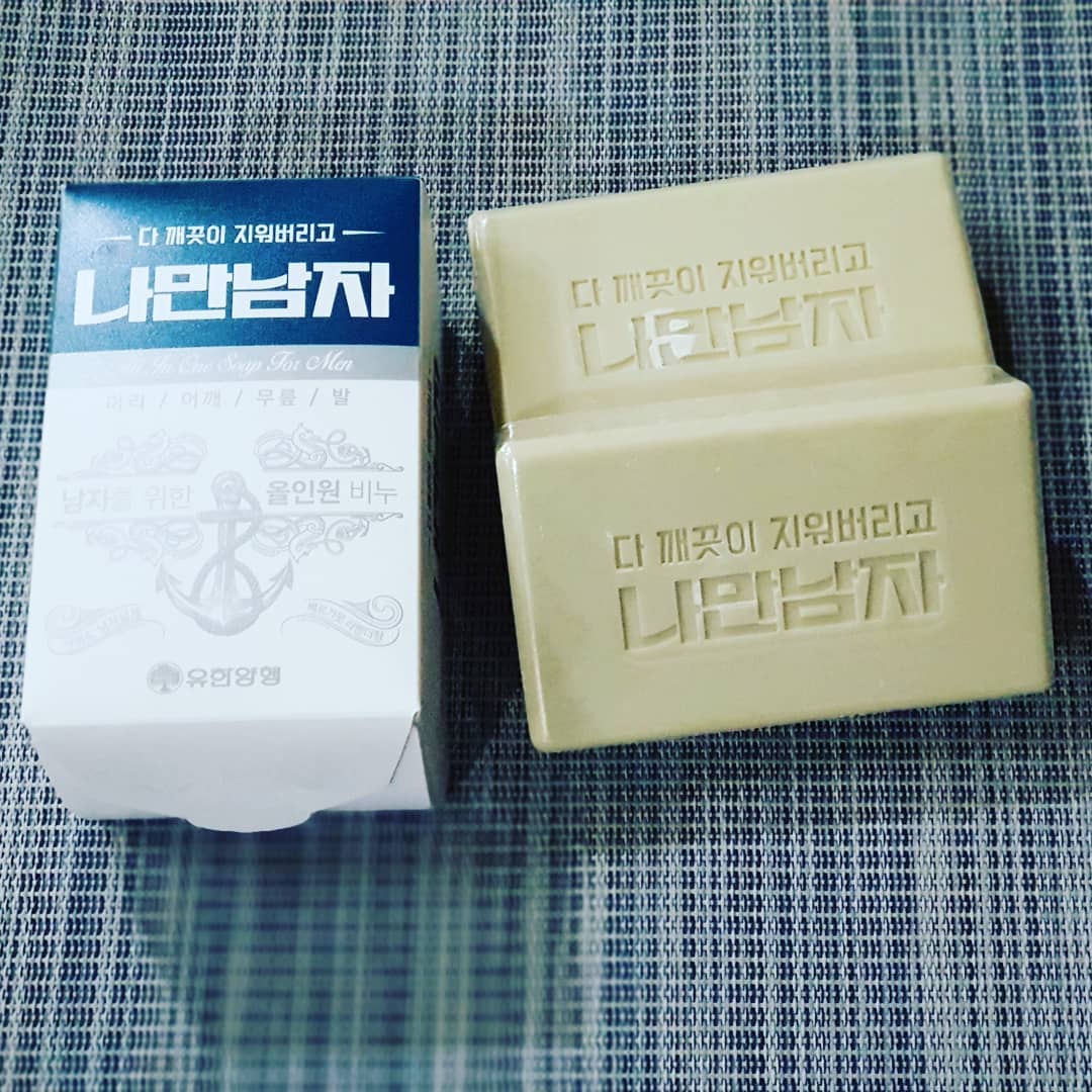  “#남자비누 😎😎 유한양행에서 나온 남자를 위한 올.인.원 비누!! 남자 비누라 해서 뻣뻣할줄 알았더니 ~~ 뽀득뽀득 씻기지만 당김없이 매끈하네요😊 수분부족형 지성인 남편 오후되면 기름기 좔좔 이었는데 요거요거 쓰고 부터는 그렇지 않다고…”