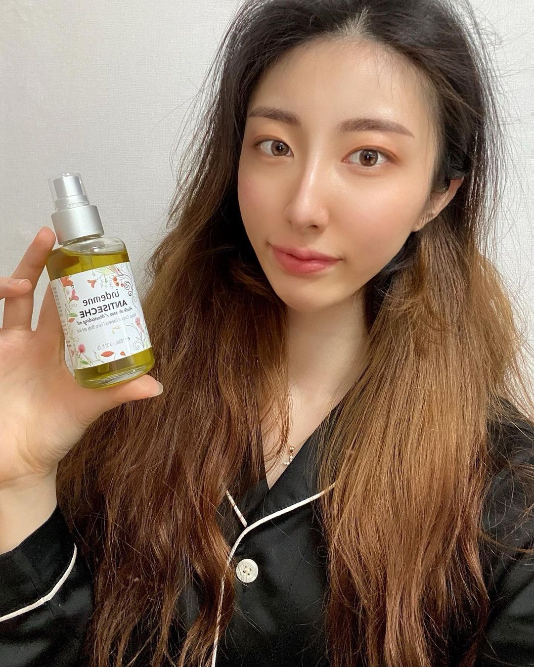  “#협찬 엥뎀의 앙띠세쉬 누리싱 멀티오일세럼😍 유럽에서 자연 친화적인 화장품으로 슬로우 코스메틱 제품으로 인증…”