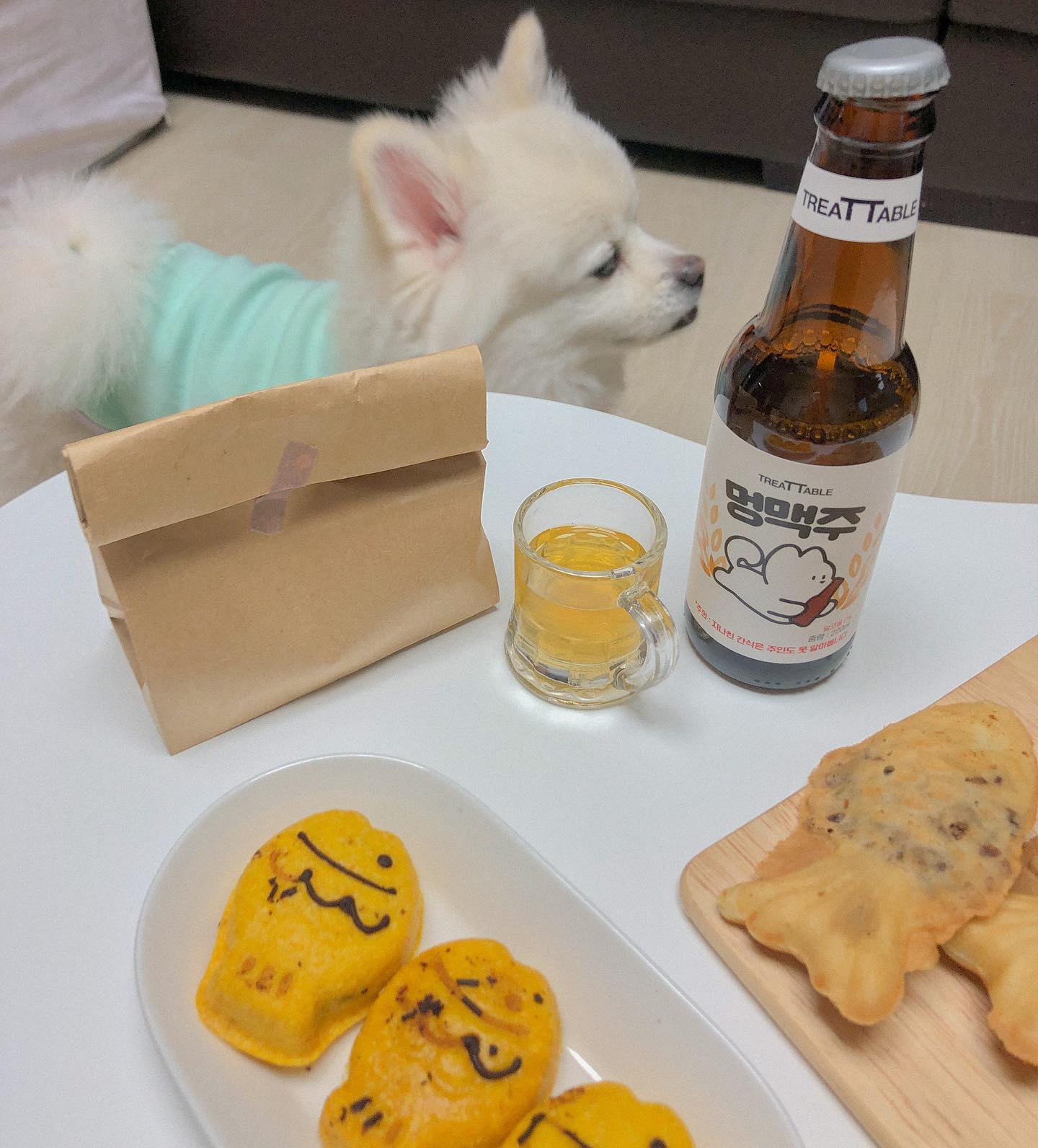 요즘 대세 #붕맥 ,, #이조합칭찬해 🍺🤎 
그나저나 나 언제 먹어.. 
현기증 난단 말이야 ( ˃̵ ⌓ ˂̵)

#댕댕테이블 #강아지붕어빵 #강아지수제간식