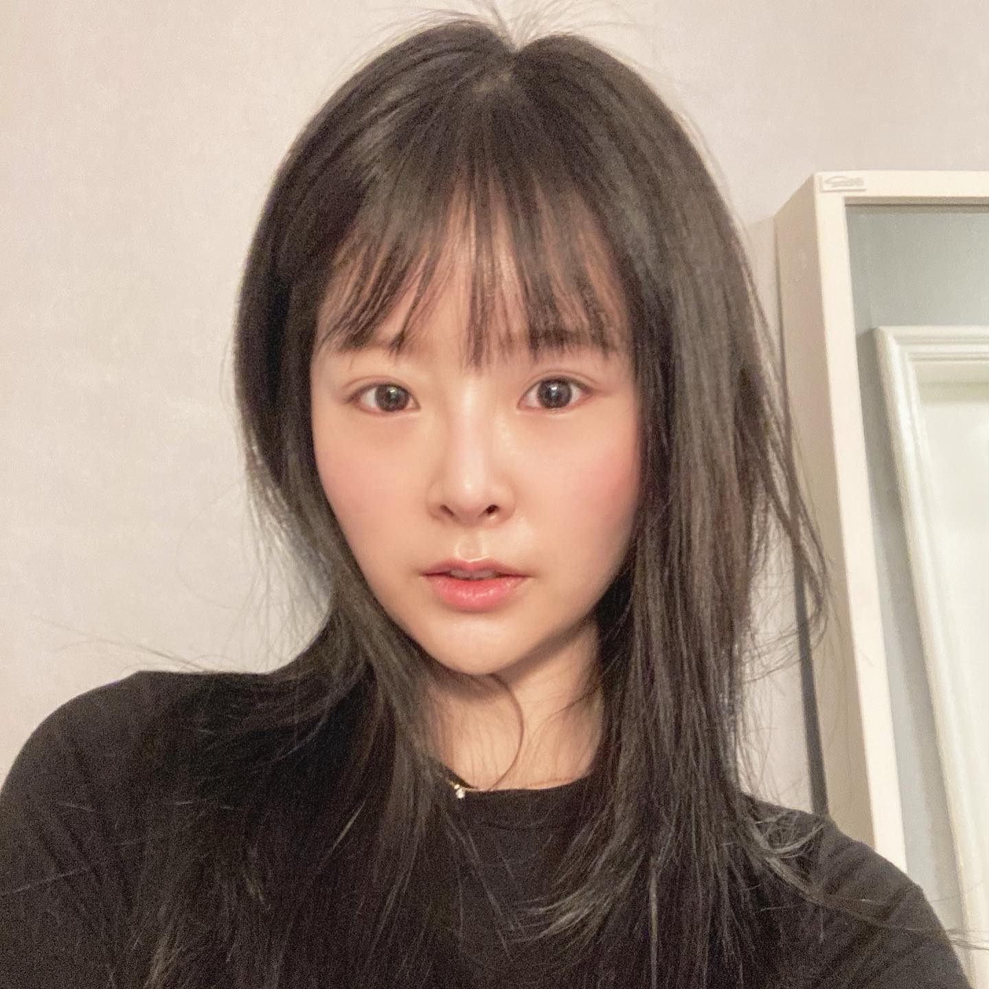퇴근후 머리 잘랐다😤
⠀
⠀
⠀
⠀
#셀카 #selca #selfie #셀피 #미용실 #미용실추천 #리안헤어 #리안헤어매봉역점 #쌩얼 #허쉬컷 #노드라이 #쌩머리 #레이어드컷 #긴머리 #머리가볍다❤ #직딩 #셀스타 #셀스타그램 #맞팔 #좋아요
