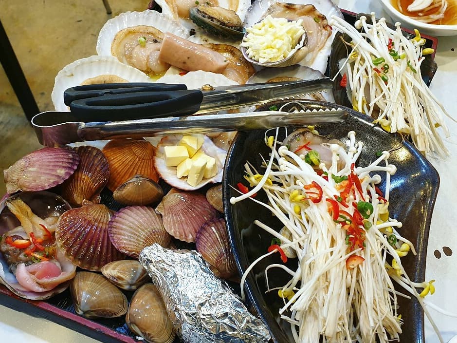 대통주는 좋아하는 친구
참 잘 돌아가니고 참 잘 먹고 참 즐거웠는데ㅋㅋ
.
.
#친구랑 #대나무통술 #대통주🎋 #조개구이🐚 #귀차니즘 #친구와함께👭 #좋았던시간 #추억스타그램 #추억여행