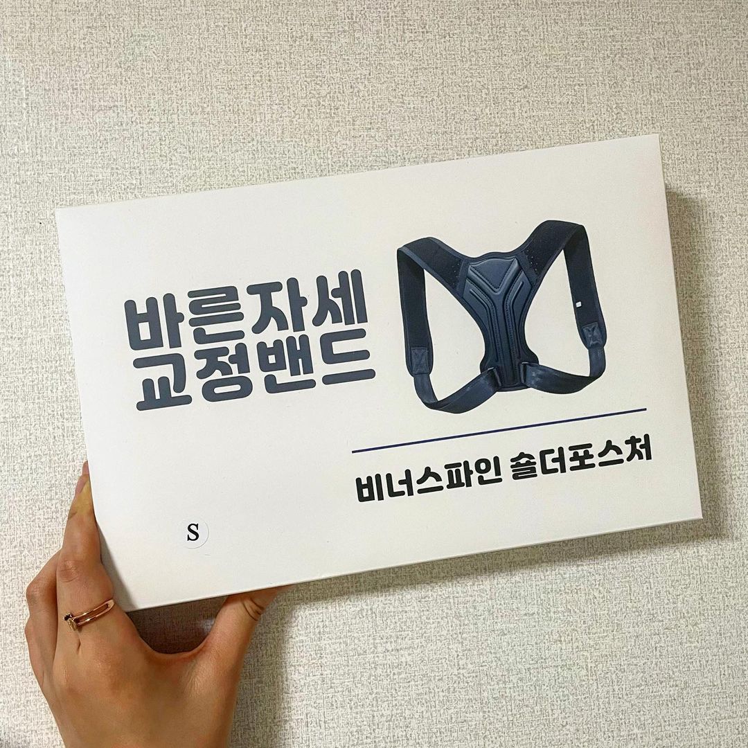  “#협찬 직장인이나 굽은어깨에 도움을주는 교정밴드✨ 쉽게 휴대하고 착용할수있어서…”