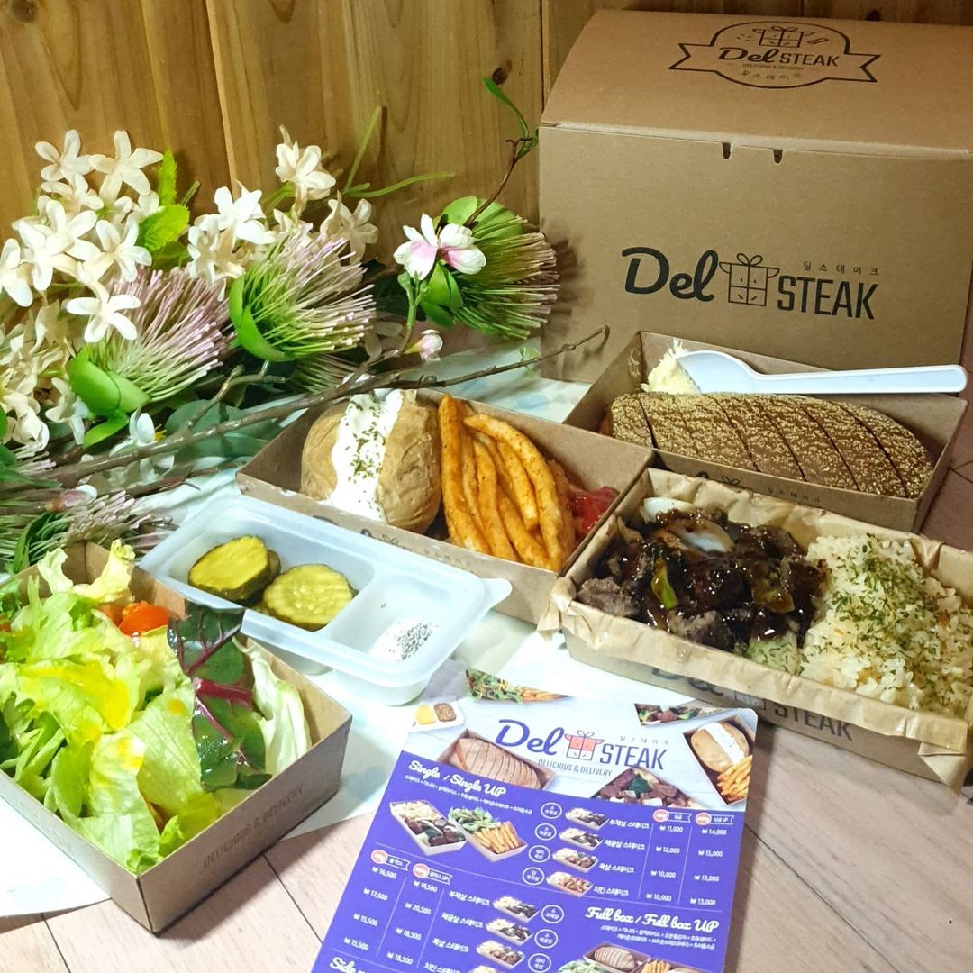  “#협찬 환상의 동화나라 가 열린 것 같아🤩 💟이엔에프푸드의 딜스테이크💟 배달도 가능하고 Take-out 도 가능한 스테이크 어떻게 이 가격에 이 퀄에 이 양이 나올 수있는 겝니까? 브라운 박스에 예쁘게 담아주니 무슨 선물 받은 것 같았어욘…”