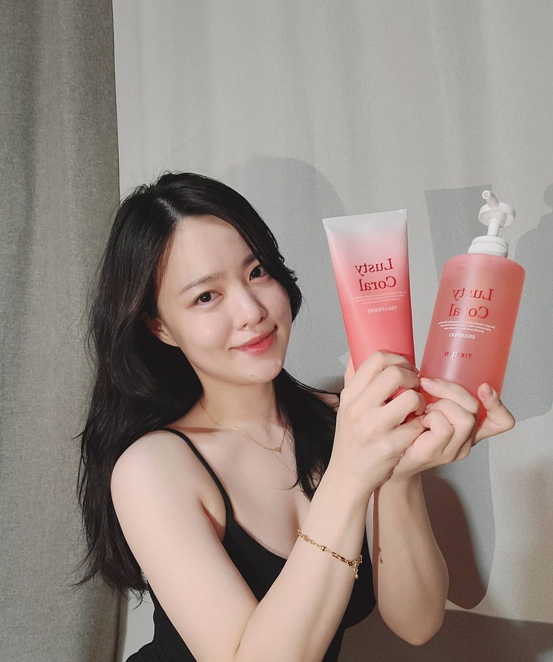  “💜 🧁#티쿤러스티코랄샴푸 & 🧁#티쿤퍼팩트클리닉트리트먼트 #성분좋은샴푸#임산부샴푸#탈모샴푸#탈모트리트먼트#향기좋은샴푸#샴푸추천#탈모샴푸추천#천연성분샴푸#트리트먼트추천#탈모예방샴푸#탈모방지샴푸 캬아 ~~~ 디쟌 넘 이쁘지않나요?ㅎㅎ 배송받자마자 영롱한…”
