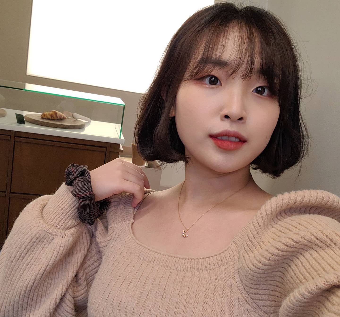 살다보면 원래 생각했던 일과 다르게 
흘러가는 일을 종종 마주하는 것 같아요.

의외로 더 좋은 방법을 찾을 수도 있고,
새로운 행운과 인연을 만나기도 해요! 🍀

작년의 계획은 여러 이유로 한계에 부딪히기도 했지만
직접 겪으면서 깨달은 것도 많구요😅
오히려 다른 것에서 길을 찾은 것도 있네요!

조만간 계정도 재정비할 예정임니당❤
방향은 자기계발 총합으로 하고 싶은데
좀 더 생각해보려구요!

곧 설날이네요 🥟🥟
수요일까지만 같이 화이팅입니다 ☺
