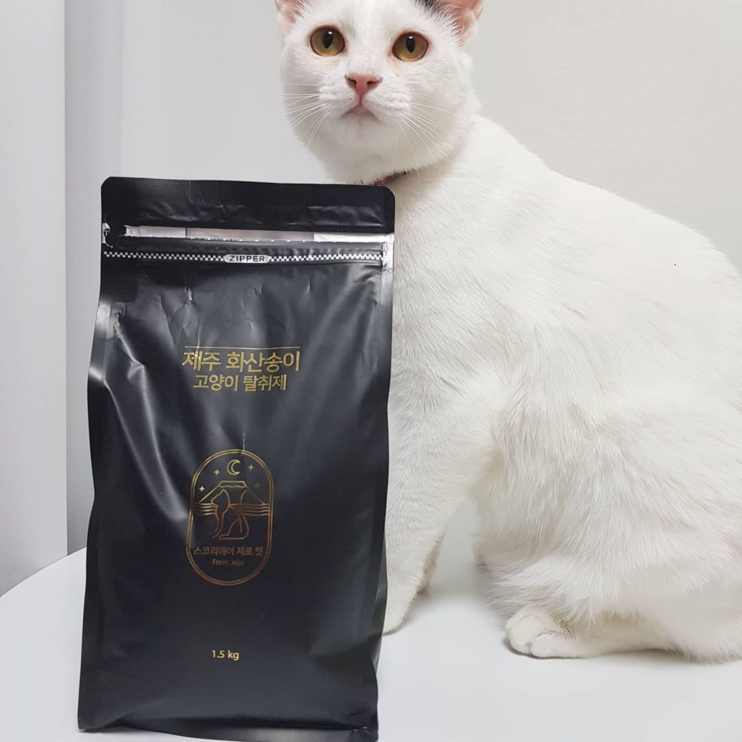  “#협찬 제주탐라니 고양이 화장실 탈취제 제로 캣 후기:-) 저는 가필드모래 단독으로 사용하는데요..탈취가...네..ㅎ 그래서 탈취제를 여러개 사봤지만 실패😭 호흡기가 안좋은 꿀떡이가있어서 늘 알아보다가 알게된 화산송이 고양이 화장실…”