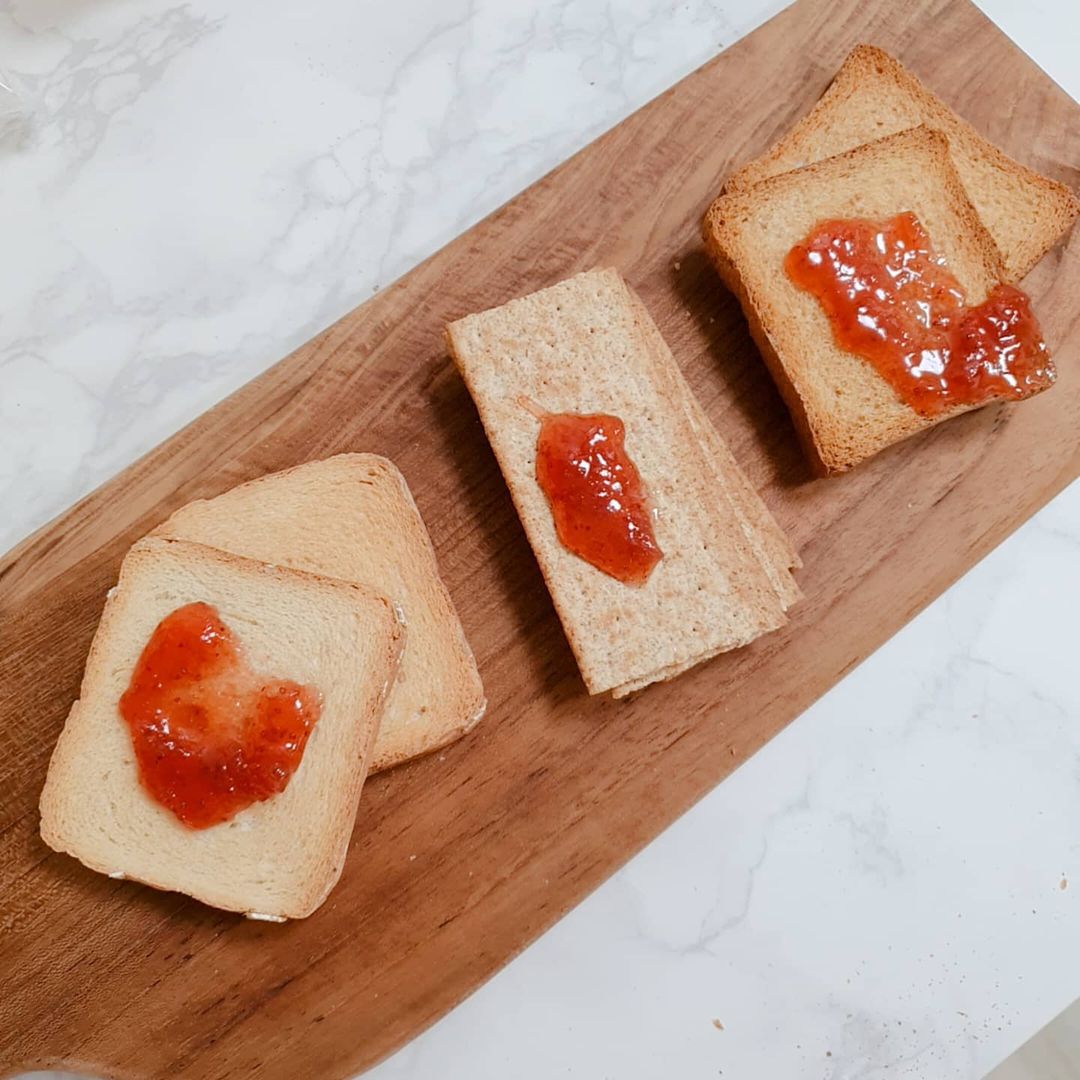  “#협찬 미주라🍞 수유하고 출출할때 하나씩 먹기좋은 미주라토스트💛 다이어트, 임당 간식으로도 유명하던데 먹어보니 꽤 포만감이 있잖아?๑´ڡ`๑ 다른 과자나 빵대신 먹으면 다이어트도 될듯 그치만 라떼랑 같이 먹음 말짱…”