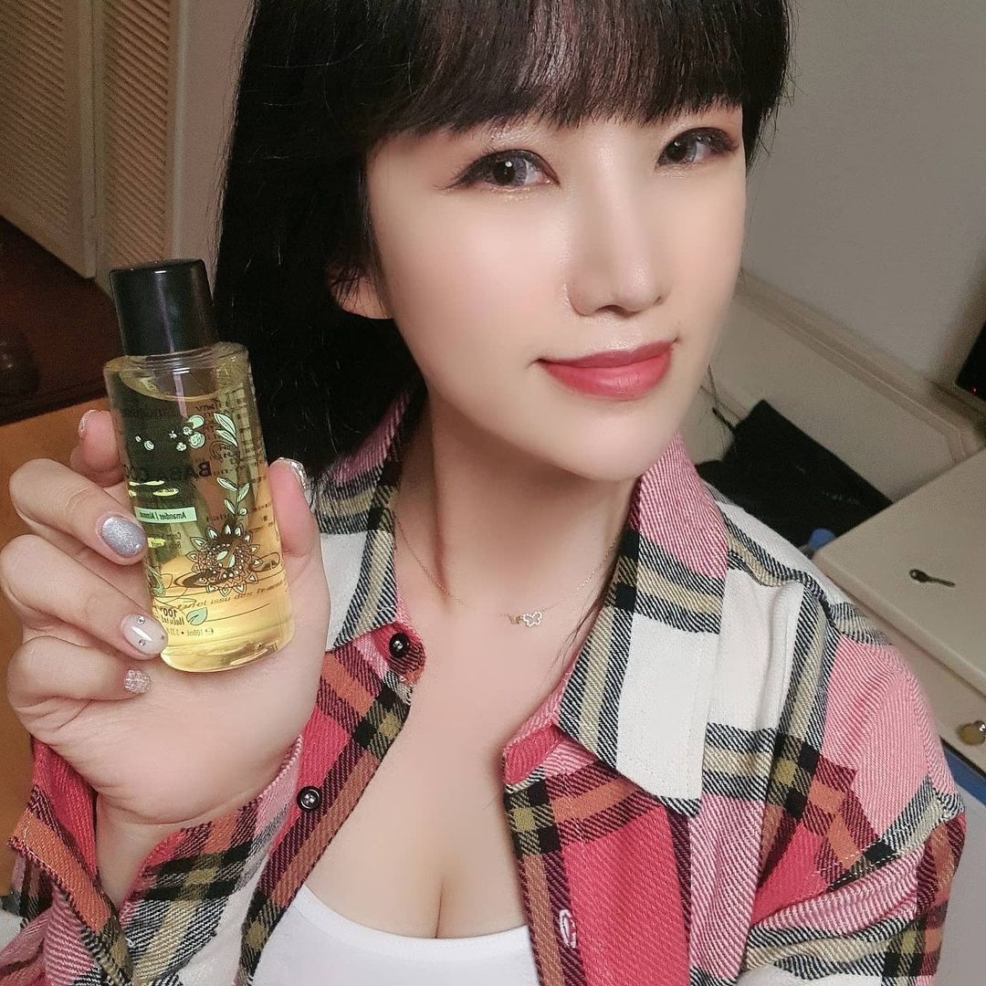  “#협찬 🔆엥뎀 바바쿨 향수 바디오일 🔸️엥뎀(indemne)이란 브랜드는요 제조원은 프랑스구요 엥뎀의 사전적 의미는 무사, 안일, 다행 입니다. 프랑스 메디컬 브랜드 엥뎀은 에센셜오일 스킨케어를 재창조해 예민 피부를 위한 피부 문제를 벗어날수 있는…”