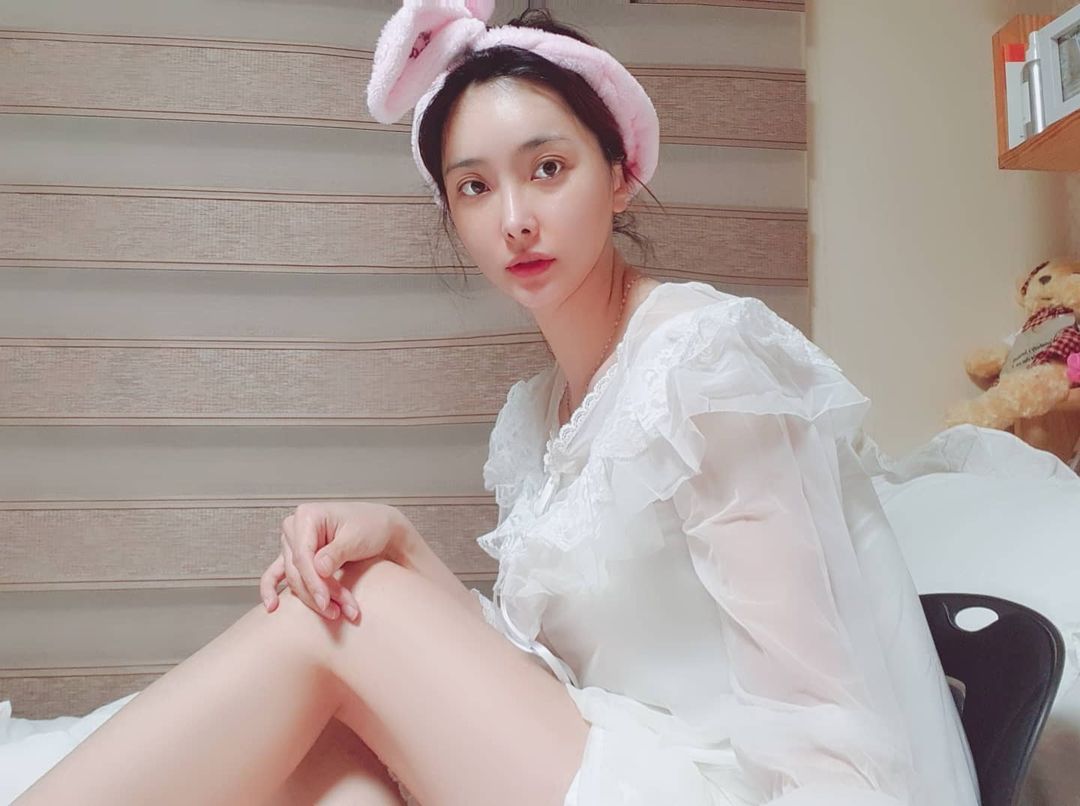  “허리가 아픈것은 필시 자세가 안좋은 것이여!! 라는 생각으로 자세를 바르게 하기위해 요즘 끼고사는 #체어플렉스 워낙에 누워있는 걸 좋아하는데 침대에서 사용하면 등받이 쿠션이런거 진짜 다 필요없고 열흘간 사용해본 결과 나는 허리통증이 많이…”