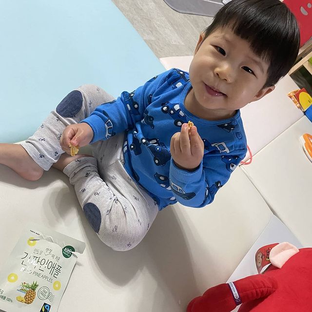 “스퀴즈3 유모차 조립 남편이 처음해보는 유모차조립ㅎㅎ 영상까지 완벽하게 찍어놓으니 똥손 아닌 금손🥰 컬러키트 변경도 손쉽게하고 조작법도 간단하니 넘 좋구만요 천 재질로 된 부분들은 모두 분리되어 편리하게 세척할 수 있으니 엄마맘 알아주는 똑똑한…”