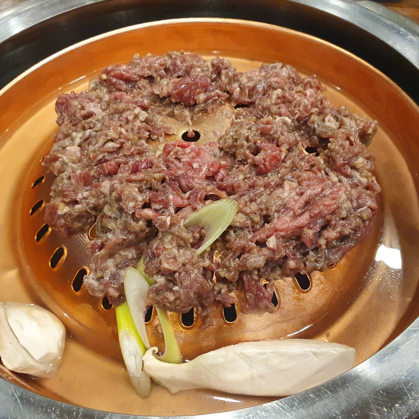 평양냉면 처음 먹어봤는데 
신세계를 경험했어요 WoW🤩
불고기도 너무 맛있고 ㅋㅋㅋㅋㅋㅋ
너무 비싸지만 맛은 인정하는 우래옥 b