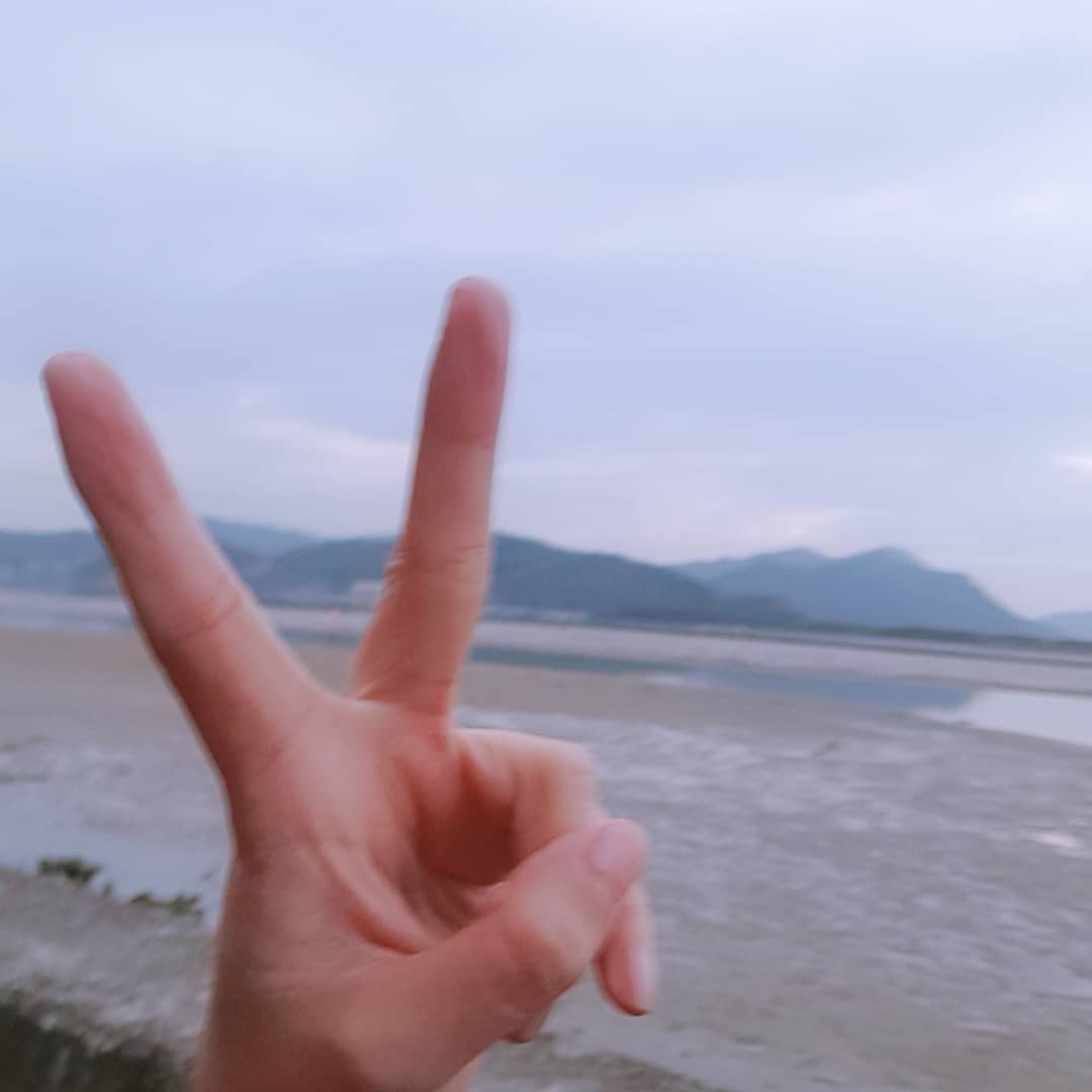 오늘부터 살 쫌 빼볼려구요!!!!

작심1일?ㅋ

#다이어트#시작#다짐##일상#소통#러브타로#애정운전문#재회전문#궁합#속시원한상담#심리상담전문#애정#사랑#이별#타로점#고민상담#전화타로#카톡타로#감성타로#타로점#운세#소통#위로전문#고민해결#인친#맞팔#