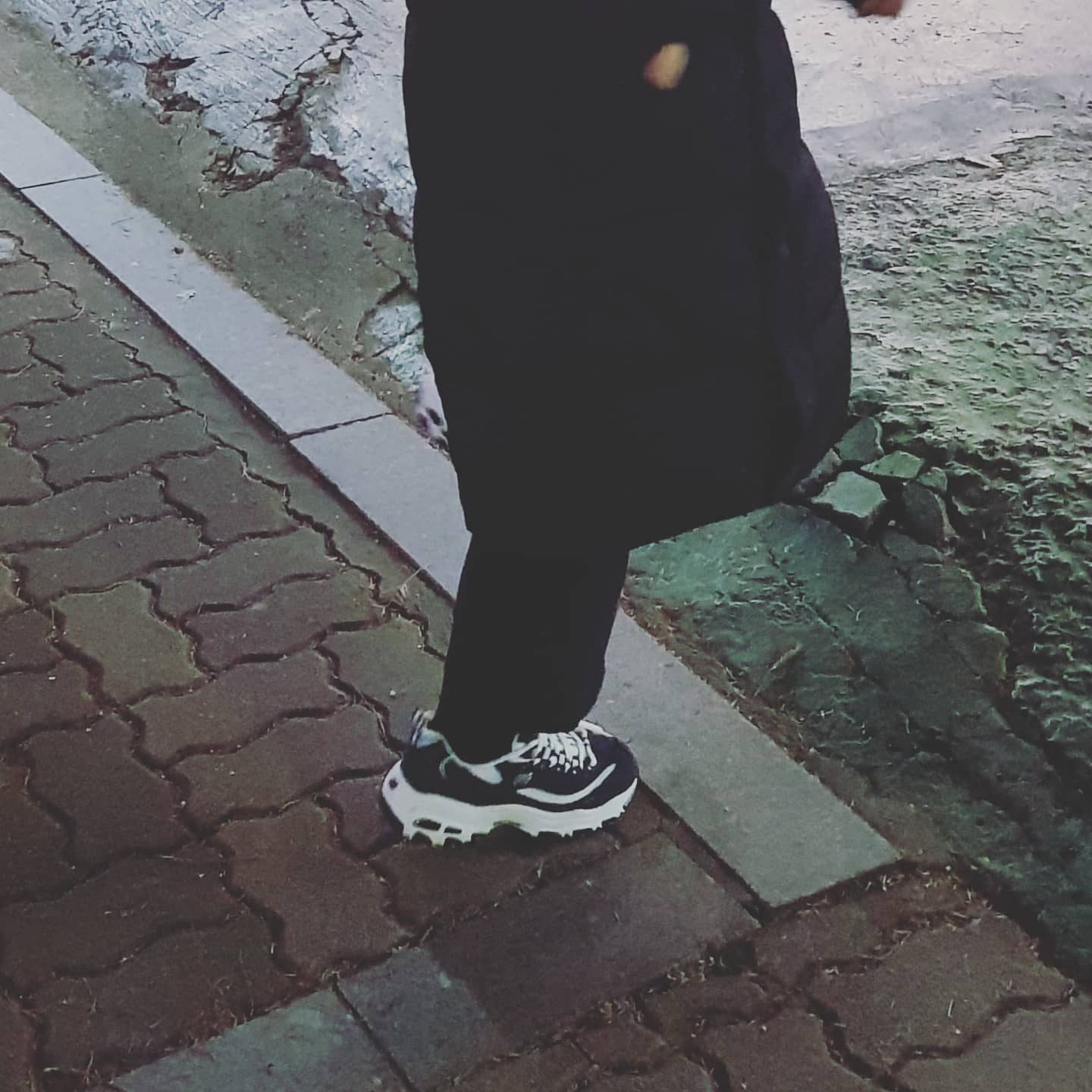 롱패딩과 스케쳐스운동화는 교복인가봉가?
스케쳐스 편하다고 잘 신지만~~
운동화끈은.....아직도 어렵다는 초딩딸래미~

새로운 스트레치핏 예쁘게 신고 뛰어볼게요~
팔짝!!

#스케쳐스키즈 #스트레치핏 #스케쳐스운동화 
#스케쳐스체험단신청 #체험단모집
