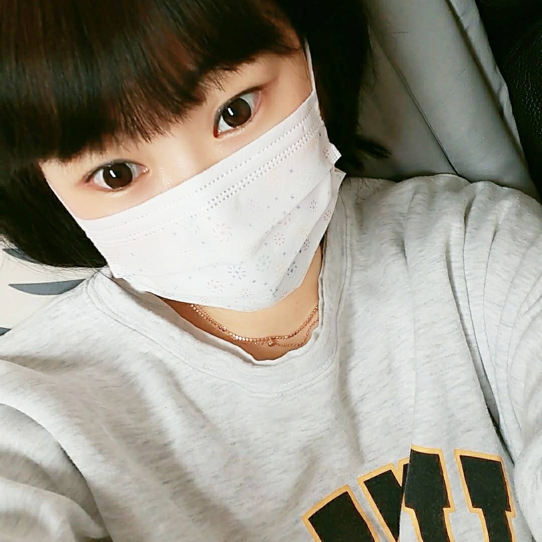  “#협찬 이젠 마스크도 패션이죠!! 예쁜 디자인이 촤르륵~ 깔맞춤! 포인트로 매일매일 골라쓰기♡ 중국산 놉! 국내산ok! 목화솜 필터라 오랜시간 쓰고있어도 입냄새도 전혀 못느끼겠구요~~ 습기에도 강해서 요즘 운동나갈땐 꼭 코모드 마스크만 챙겨나가게…”