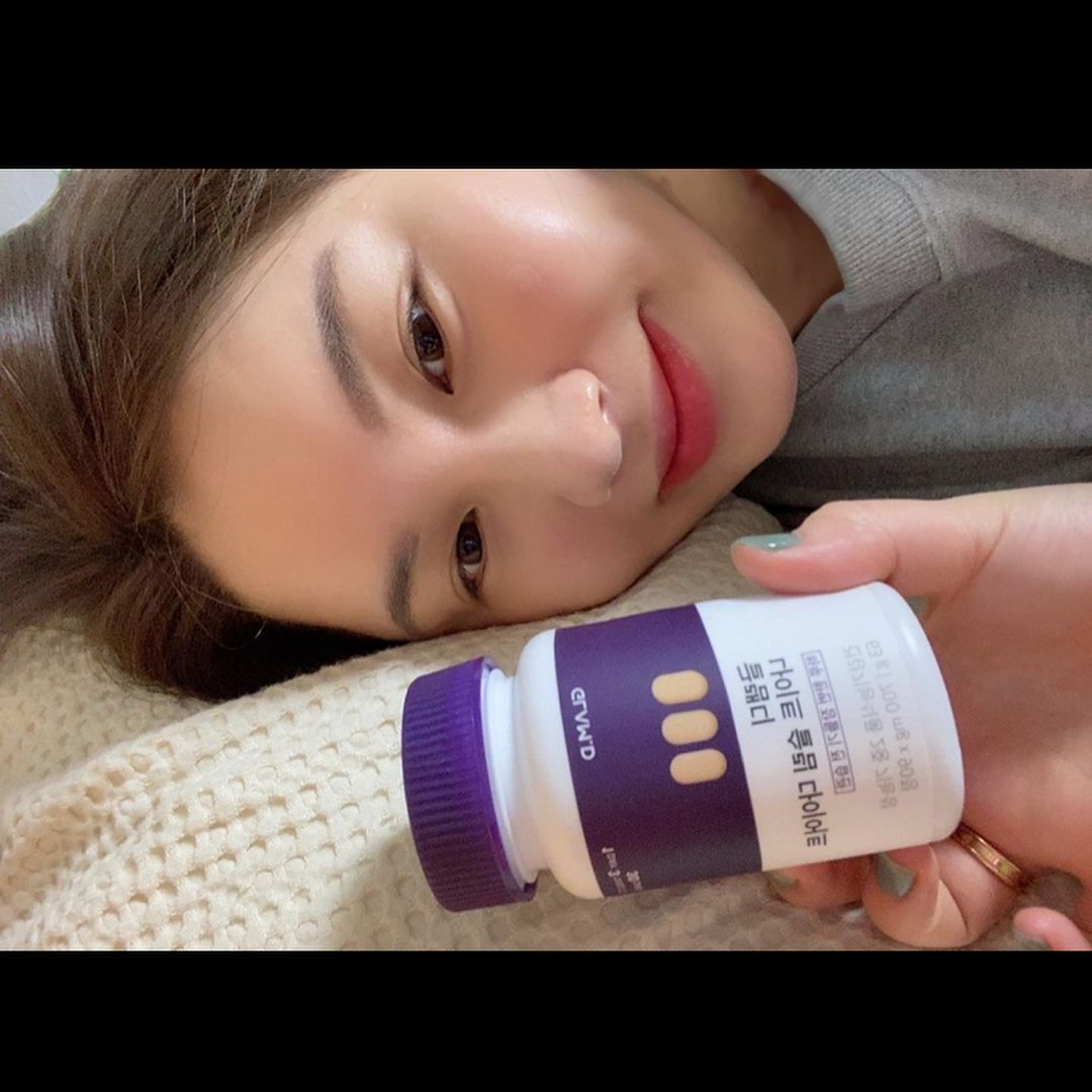  “#협찬 요새 확찐자에 맨날 야식에 근데도 운동은 절대 안하는 나😂 . 이제는 잘때 세알로 간편하게 섭취하는 #글램디 !!💖…”