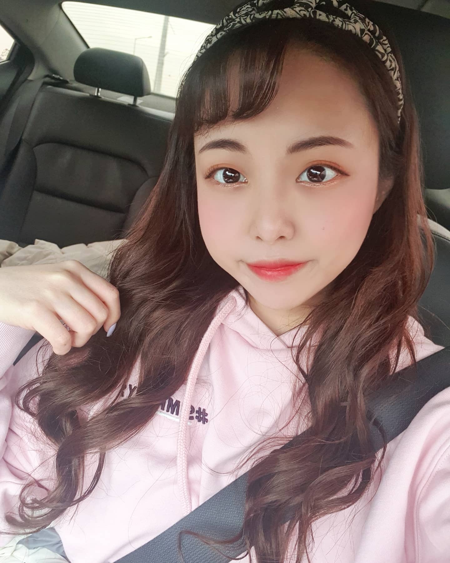 #첫줄앙영
#핑크후드
.
.
.
.
.
좀 귀엽나~?🤪 아 아닌가..
좀 갠찬나~~ 무야호?!
🙉짠🙈
믹스블루 헤어피스 뺐지롱요😘
.
.
.
.
.
#머리띠#헤어밴드#웨이브#아치형눈썹
#광활한이마#자랑하기#깻잎머리#고데기
#파주여행#악세사리#귀걸이
#굿모닝#굿나잇#굿밤#셀카#데일리
#맞팔#선팔#어서오세요#반가워요