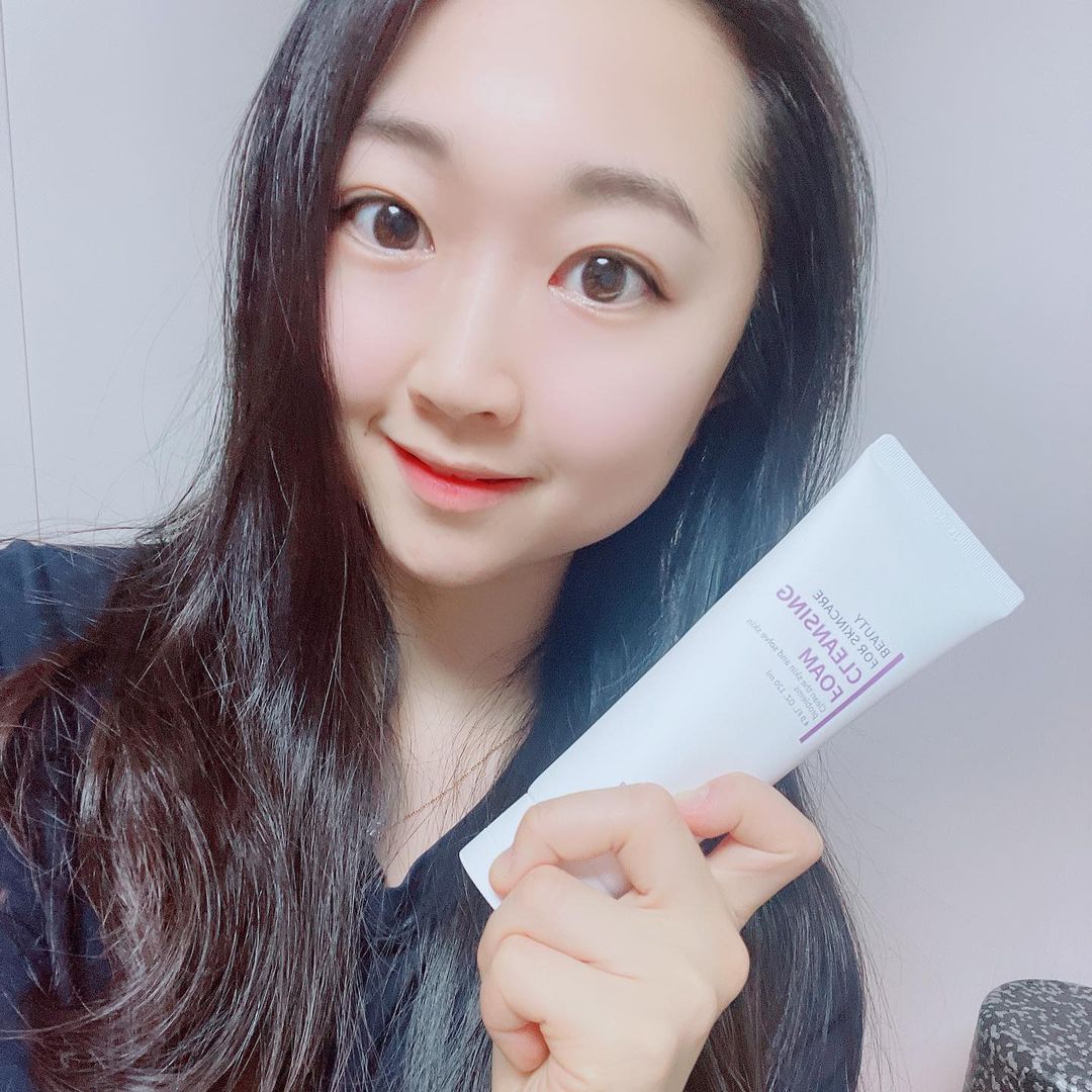  “#협찬 - ✨메이크업 및 미세먼지를 자극없이 부드럽게 클렌징해주는 클렌징 폼과 클렌징로션세트로서 - 피부를 생기있고 촉촉하게 만들어 주는 수다이는 😍 향도 좋고 저자극에 IDEA 성형외과에서 개발하여 민감한 피부에도 피부자극 안전성 테스트를…”