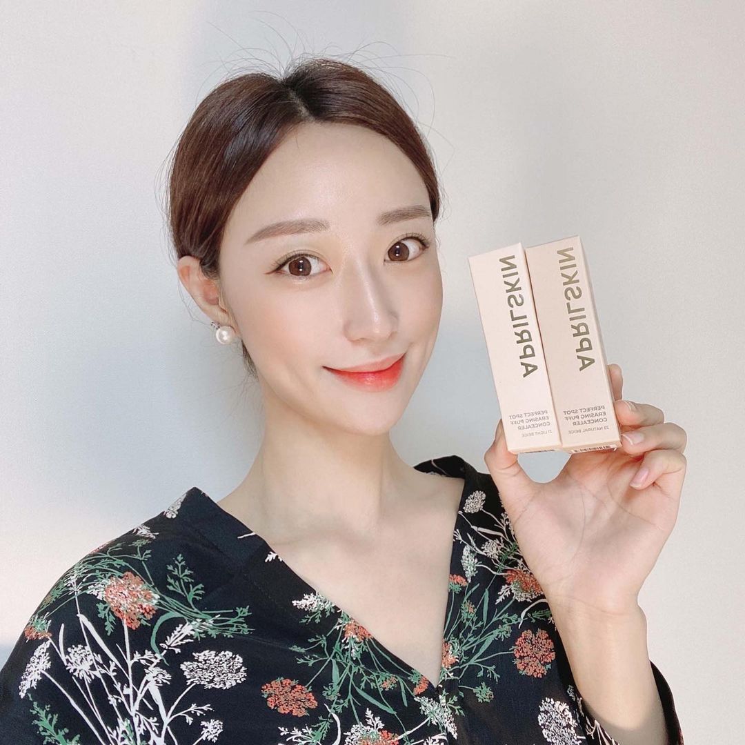  “#협찬 잡티 및 스팟부위 또는 다크써클을 감쪽같이 커버해주는 “퍼펙트 스팟 이레이징 퍼프 컨실러” !!!! 캡에 내장된 퍼프로…”