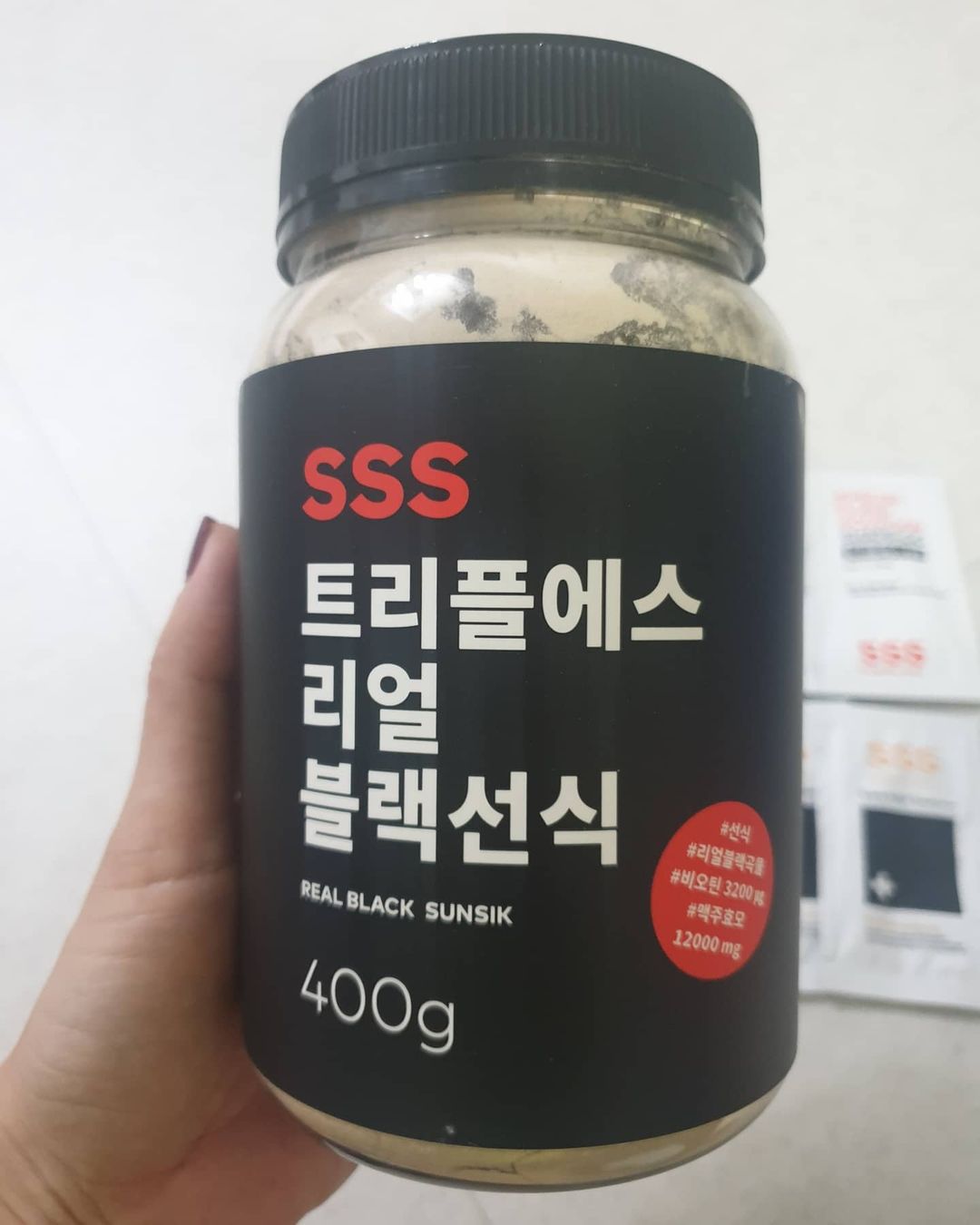  “#협찬 #광고 40줄에 들어가니 점점 뱃살도 나오고🙄 살이 자꾸 찌니... 먹고 싶은거는 많고..ㅋㅋㅋ 그래도 관리가 필요하다고 생각하여서 찾아낸 #트리플에스리얼블랙선식 이에요~!! 국내산 검은 곡물(서리태,약콩,흑미)90%에 비오틴과 맥주효모가…”