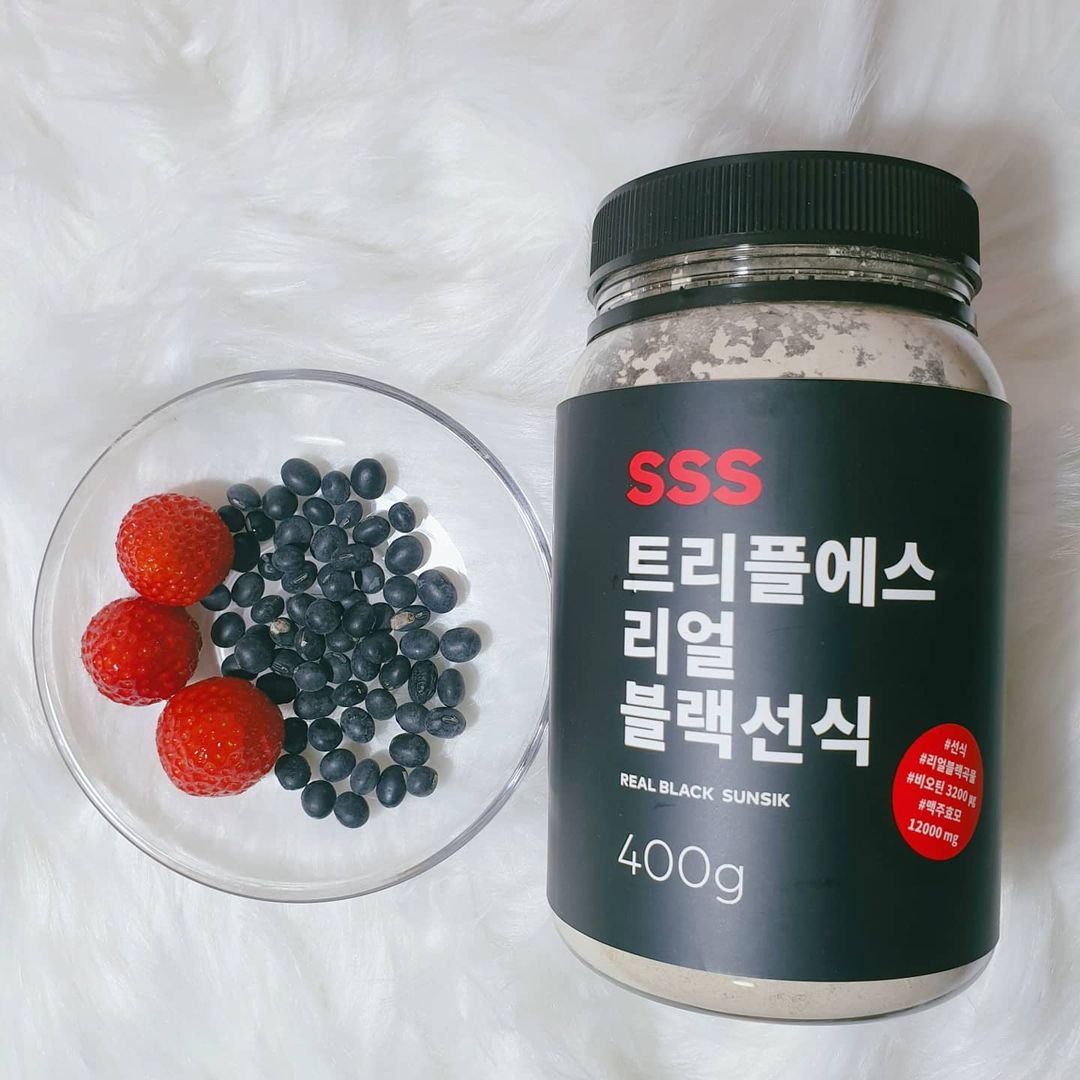  “#협찬 <트리플에스 리얼 블랙선식> 탈모브랜드에서 만든 블랙선식⚘ 국내산 서리태, 약콩, 흑미가 90% 들어간 블랙선식입니다😊 맥주효모가 12000mg 함유! 맥주효모는 47%의 단백질로 구성되어 있어 현대인에게 부족한 영양분을 채워줘요🙌 서리태…”