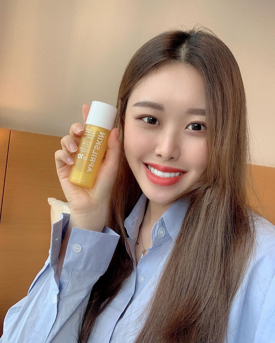  “#제품협찬 [카렌둘라 모공 타이트닝 세럼]​ 피부에 바르면 쫀쫀함이 느껴지는데 바로 흡수되며 은은한 광이 나는 느낌이랄까🙀 피지 때문에 번들거리고 블랙헤드 때문에 고민이신분들 한번써보세요👍🏻 (이건 써봐야 안다 꼭!!!) #에이프릴스킨…”