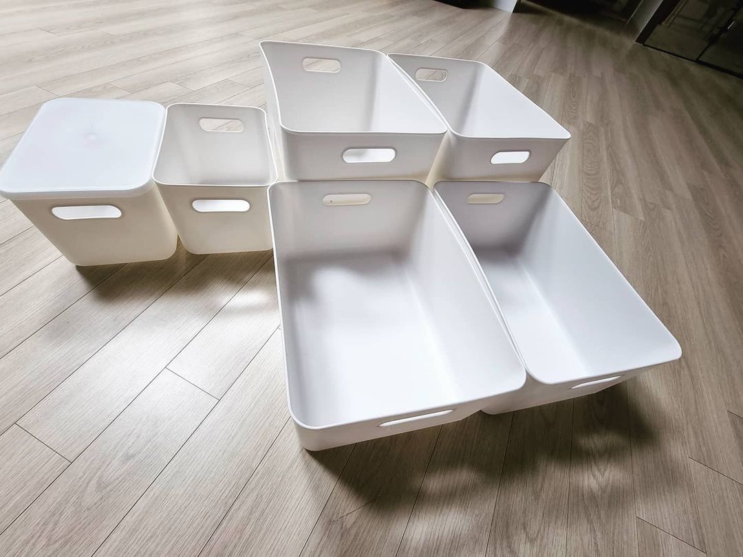  “#협찬 . 정리할때 기본 원칙! 수납함이 충분할것🧏‍♀️ . 클라씨에서 준비해주신 수납함 덕에 오랜만에 정리정돈좀 해봤어요🤗 . 요즘 아파트마다 팬트리공간을 참 잘해놨잖아요 그 안에 좀더 깔끔하게 정링살수 있는 팬트리…”