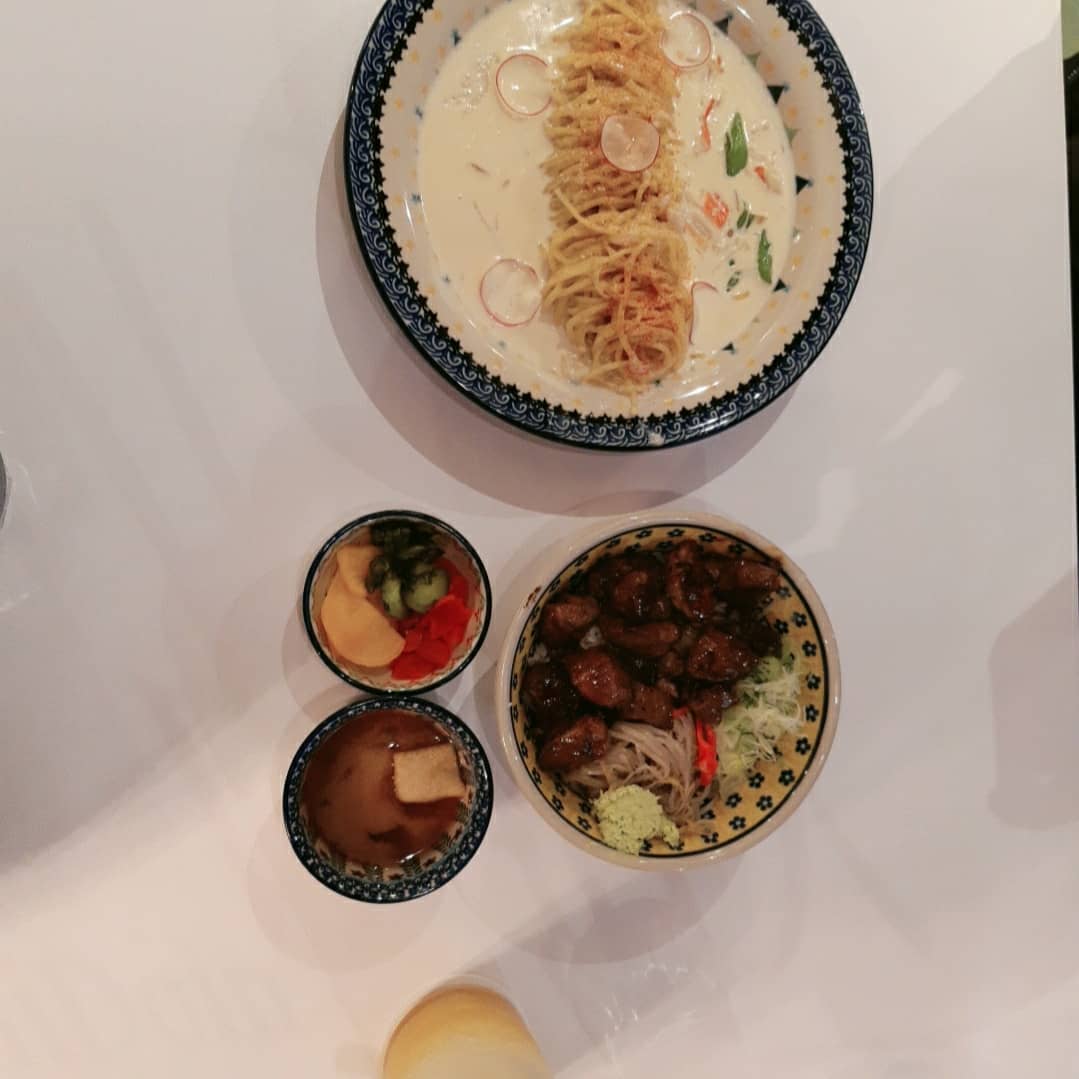 대학로에서 친구랑 데이트😺😺
인테리어도 예쁘고 가성비도 좋고 맛도 좋아요 ㅎㅎ
금욜 저녁인데도 한20분? 기다리고 바로 먹었다
데이트 코스로 추천해요 :-)
.
.
.
#대학로 #선팔맞팔 #혜화맛집 #데이트코스 #혜화 #미도인 #가성비맛집