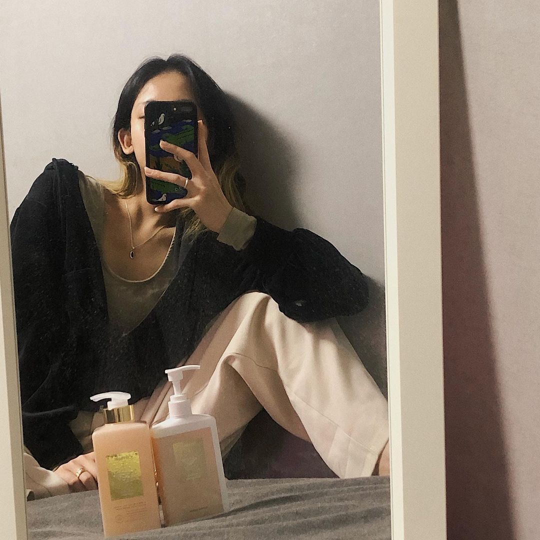  “내가 젤 좋아하는 향수에 바디워시, 로션까지 💓 플로럴에 은은하게 파우더리한 향이라서 진짜 호불호 없을 향 *.* 향수는 자기전에 맨날 뿌리고 자긔,, #포맨트 #forment #포맨트향수”