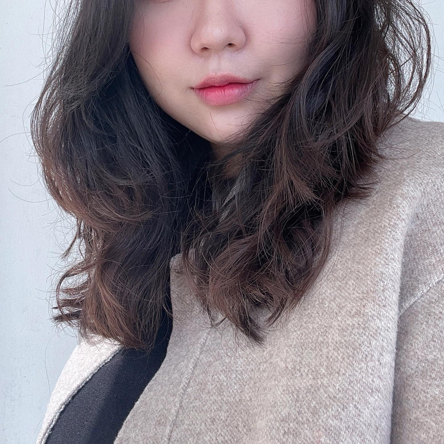 #오늘의쏠리 #블러셔해쏠 #입술발라쏠 #쏠리워치
.
.
☺️ #비프루브
.
💄 #부르주아 #베쥬아크로케 + #헤라 #센슈얼라즈베리
.
.
넷플릭스로 스타트업 보기 시작했는데 수지님 메이크업 너무 예뻐서 약간 비슷한 컬러감을 해보았어요(?)ㅋㅋㅋㅋ
.
아 김선호 진짜 너무 좋다요🥲 순딩이바보... 와그랬어....😭 대신 나랑 살아요(?)ㅋㅋㅋㅋ