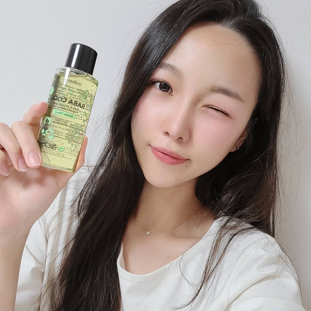  “#협찬 #제품협찬 콩이는 아토피 피부에 초초초민감한 피부예여 그래서 바디오일도 아무거나쓰면 피부가 난리가나는데 프랑스 메디컬브랜드인 엥뎀은 유럽에서 자연친화적인 화장품으로 인증을 받은거라 그런지 전혀 피부 자극도없고 아몬드향이 은은하게 올라와서…”