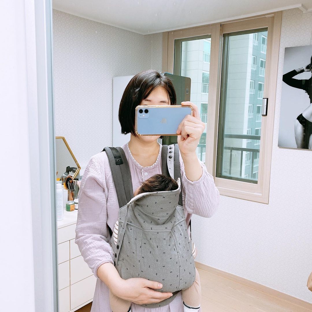  “제품협찬𖤐 🔖메이앤마이 이지꿀잠아기띠 아기띠로 시작된 모닝일과😭 낮에는 아기띠에서만 자요.. 낮내내 아기띠하고 있는거 같아요ㅎㅎ 메이앤마이 이지꿀잠아기띠로 재우고 있는데 가벼워서 몸에 무리가지 않고 접어서 보관가능해서 휴대하기 좋아요😉 무엇보다…”