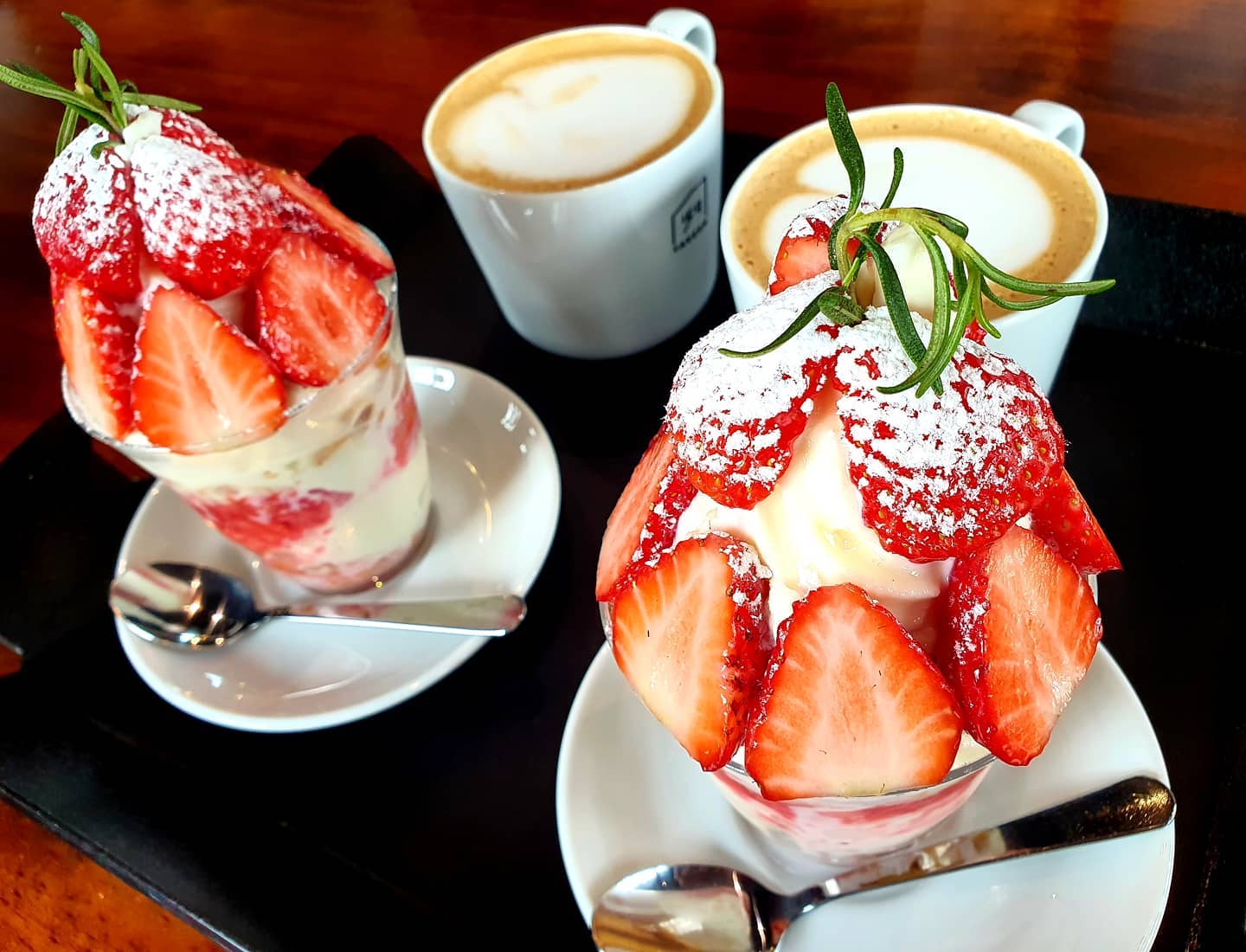 딸기딸기해~🍓🍓

#울산카페 #태번159 #딸기 #돌체라떼 #데일리 #일상 #럽스타그램 #cafe #카페 #hothothot #fff #ootd #오오티디 #coffee #커피 #핫플 #먹스타그램 #직장인 #먹방 #직딩 #휴무 #주말 #좋아요 #소통 #첫줄반사 #팔로우 #❤