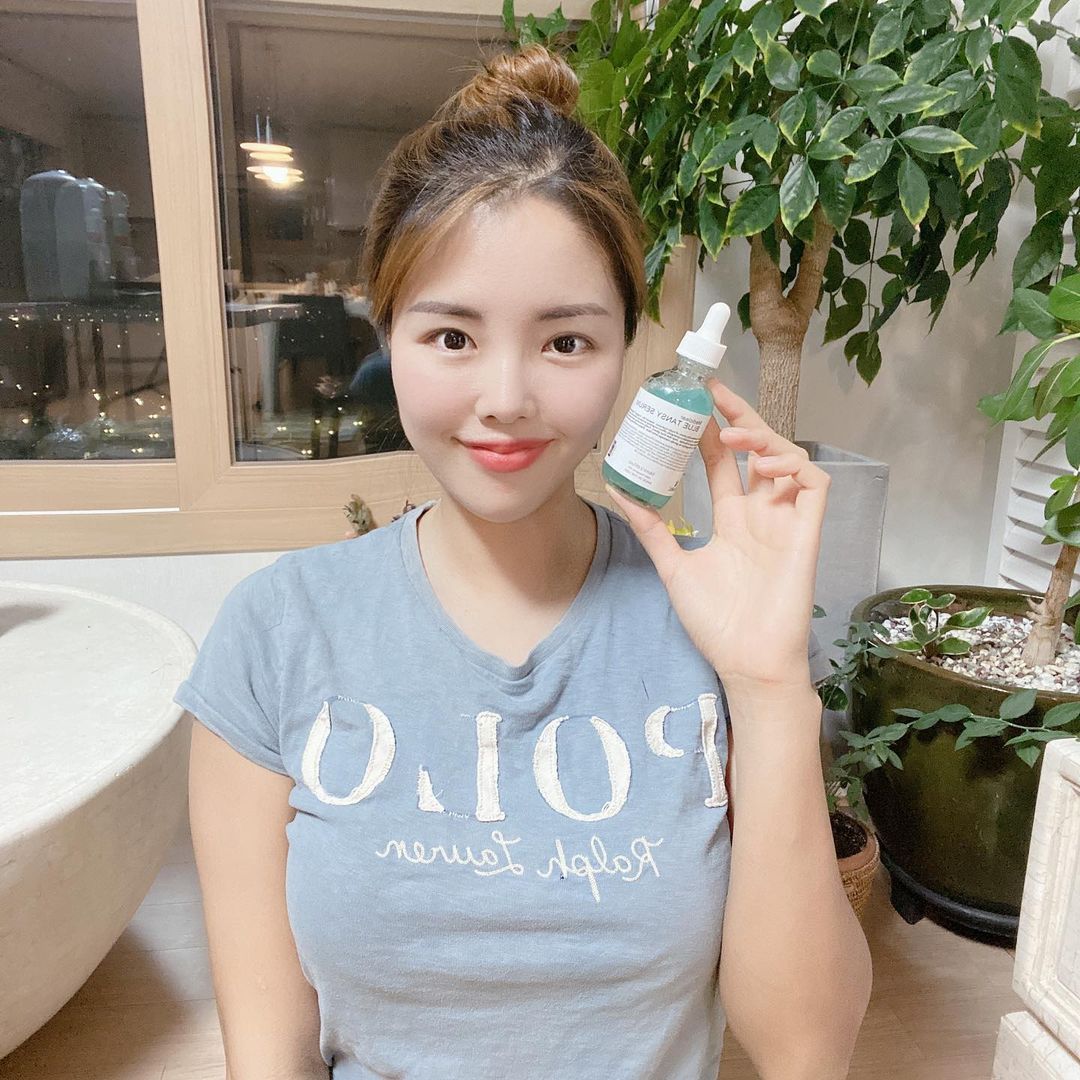 “#협찬 @kilabel_official 내 피부를 구해줄 키라벨 메디클리어 블루탄지 911 세럼🚨 미국에서 온 키라벨은 자연을 담은 피부관리실 전용 화장품 브랜드에요 🇺🇸 블루탄지는 ‘모로코 블루 캐모마일’인데, 이 세럼의 푸른빛 성분인…”