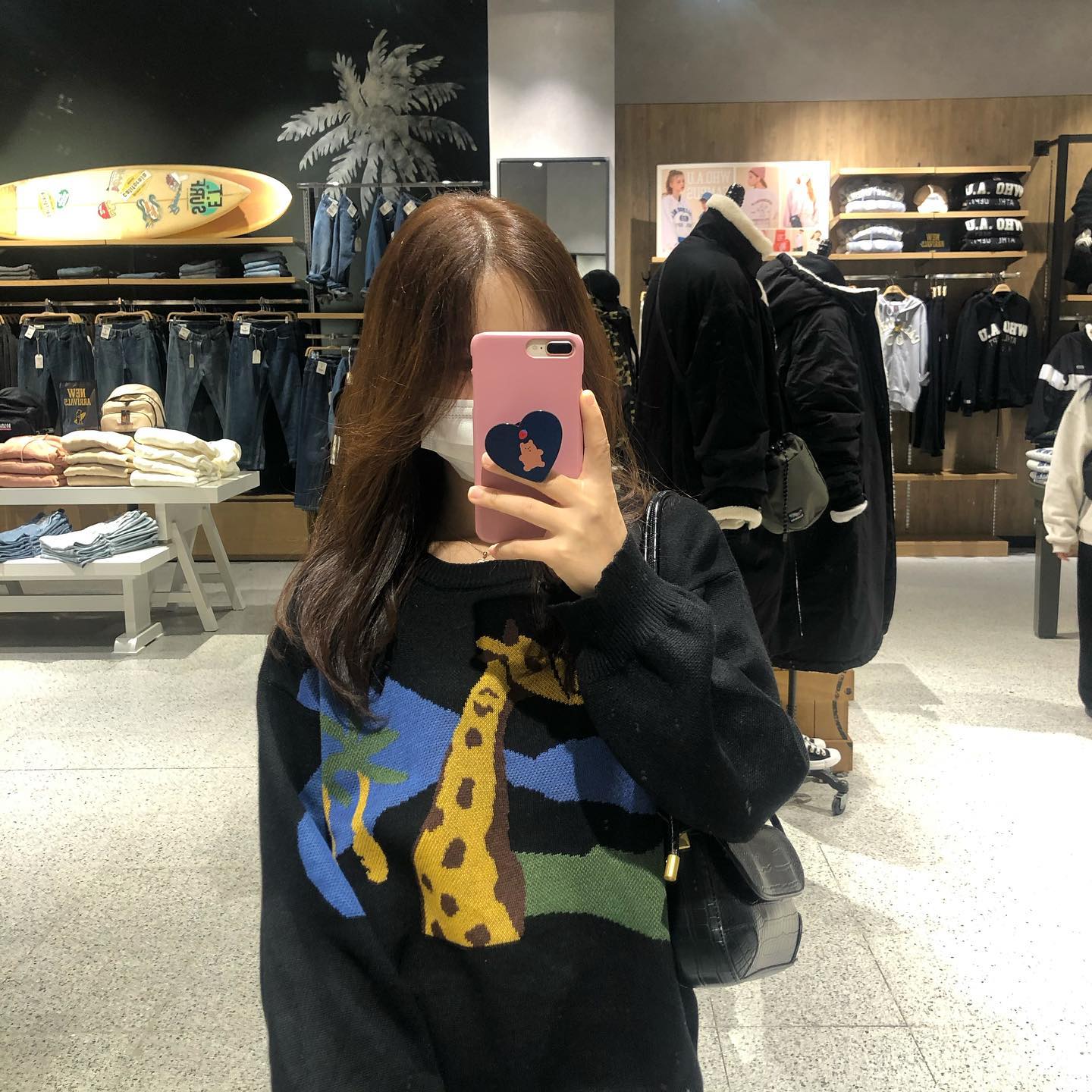 꾸준히 사랑받고 있는 기린니트에요 가성비 갑 💙🖤🦒 
진짜 촘촘하고 재질 최고 핏도 정말 강추 왕강추 드리는 #기린니트 에요 #추천 #니트추천