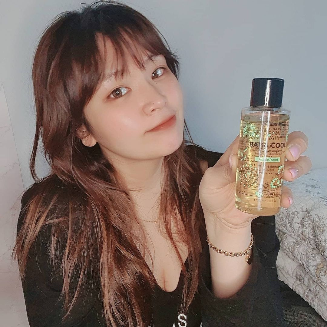  “#협찬 #엥뎀 자연 친화적인 프랑스 메디컬 화장품 엥뎀~ 향수 바디오일 헤어오일 핸드오일 아로마오일 처럼 사용가능한 만능 에센셜 오일 #바바쿨향수바디오일 아몬드 향이라고 해서 고소한 향이 날 줄알았는데 왠열? 따뜻한 꽃향의 느낌? 매우 매력적인…”