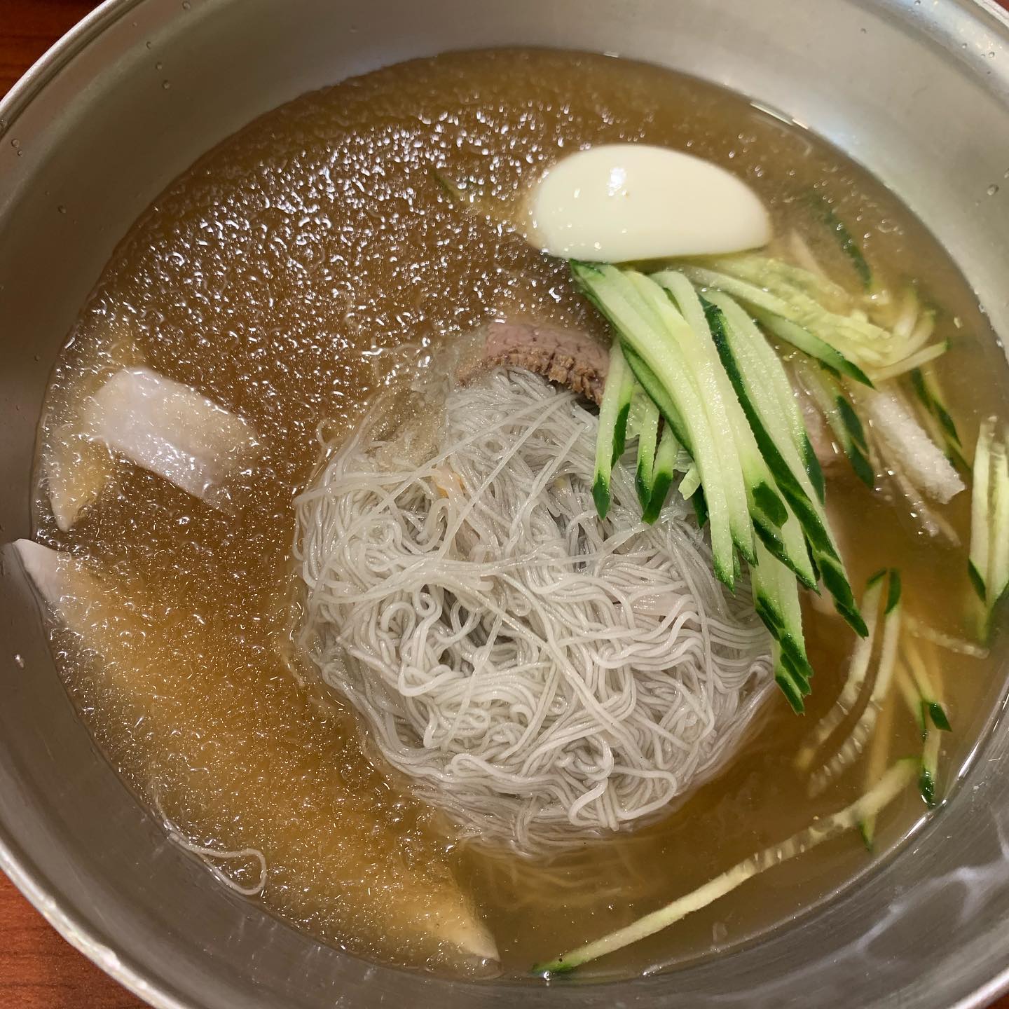 손가면옥 부천점
부천에서 아마 냉면집 중 제일 유명하지 않나!

물냉면 9500₩
섞기비냉면 9500₩
사리추가 4500₩
개성왕만두(수제) 7000₩