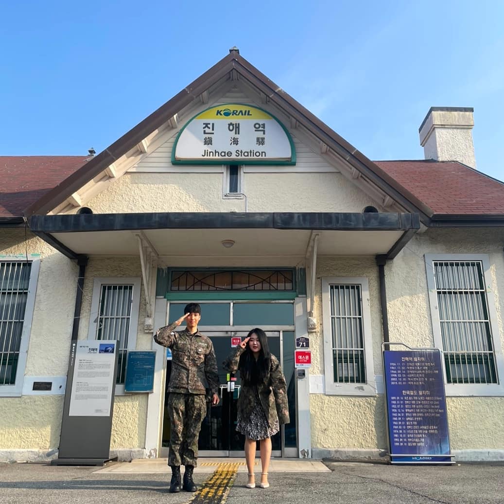 #뀨찌커플 

하,,, 피드 맞추는게 어려워서 푹 쉬다온거있죵🦭

이건 이등병 쪼렙 규현이랑 예비군 혜지랄까💖

투표결과에 따라 앞으론 피드 맞추기가 아니라

저희 일상사진 하나하나 올려보려구요👻

피드 맞추기는 이제 안녕〰️〰️〰️〰️👋👋
