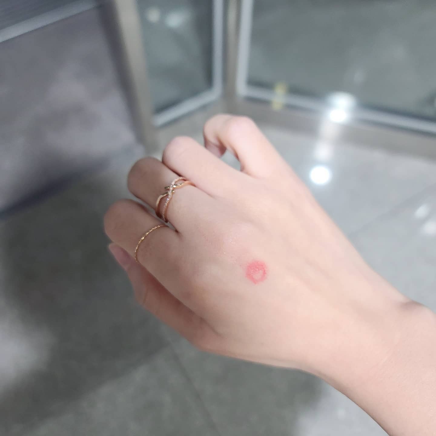 #퇴근 하자마자 투표하러 달려감
근데 도장이 뭉게져 버렸네ㅠㅅㅠ

그래도 뿌듯한 인증샷☺🗳

#투표
#투표인증