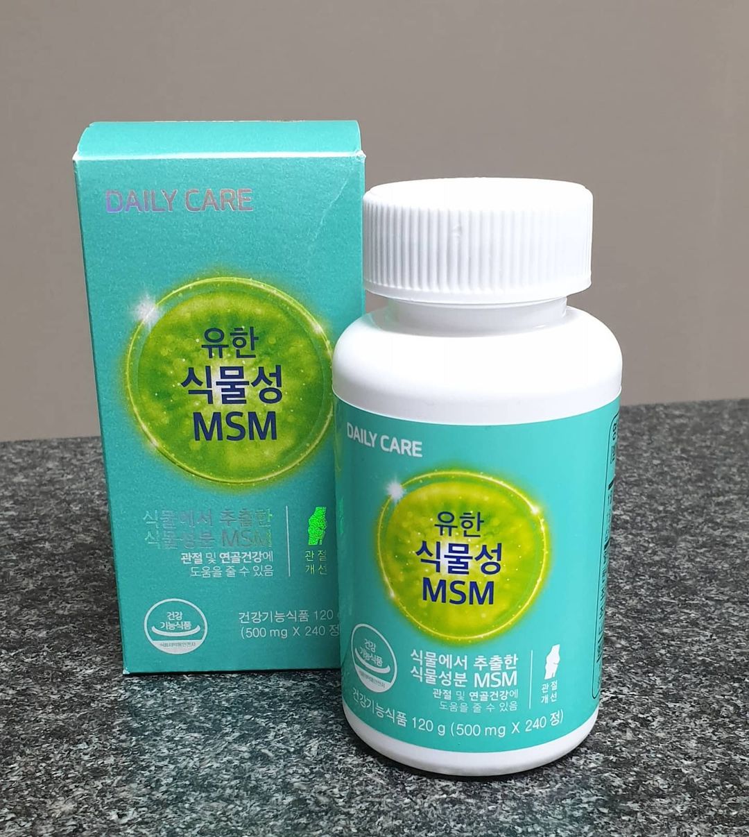  “#협찬 유한양행에서 식물성 MSM 무릎 관절 영양제예요 MSM은 식이유황이란 뜻으로 관절과 연골 조직을 구성하는 물질로 뼈에 가장 많이 분포 되어 있어요 관절 및 연골 조직의 건강 관리에 유용한 성분이며 세포 활성의 필수 물질인 미네랄 황의…”