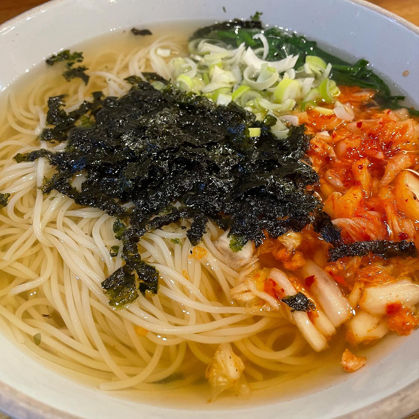 찐궁합 자랑하는 돈가스랑 비빔국수😻 생각보다 국수가 넘맛있었움 특히 가락국수!!! :) #돈미