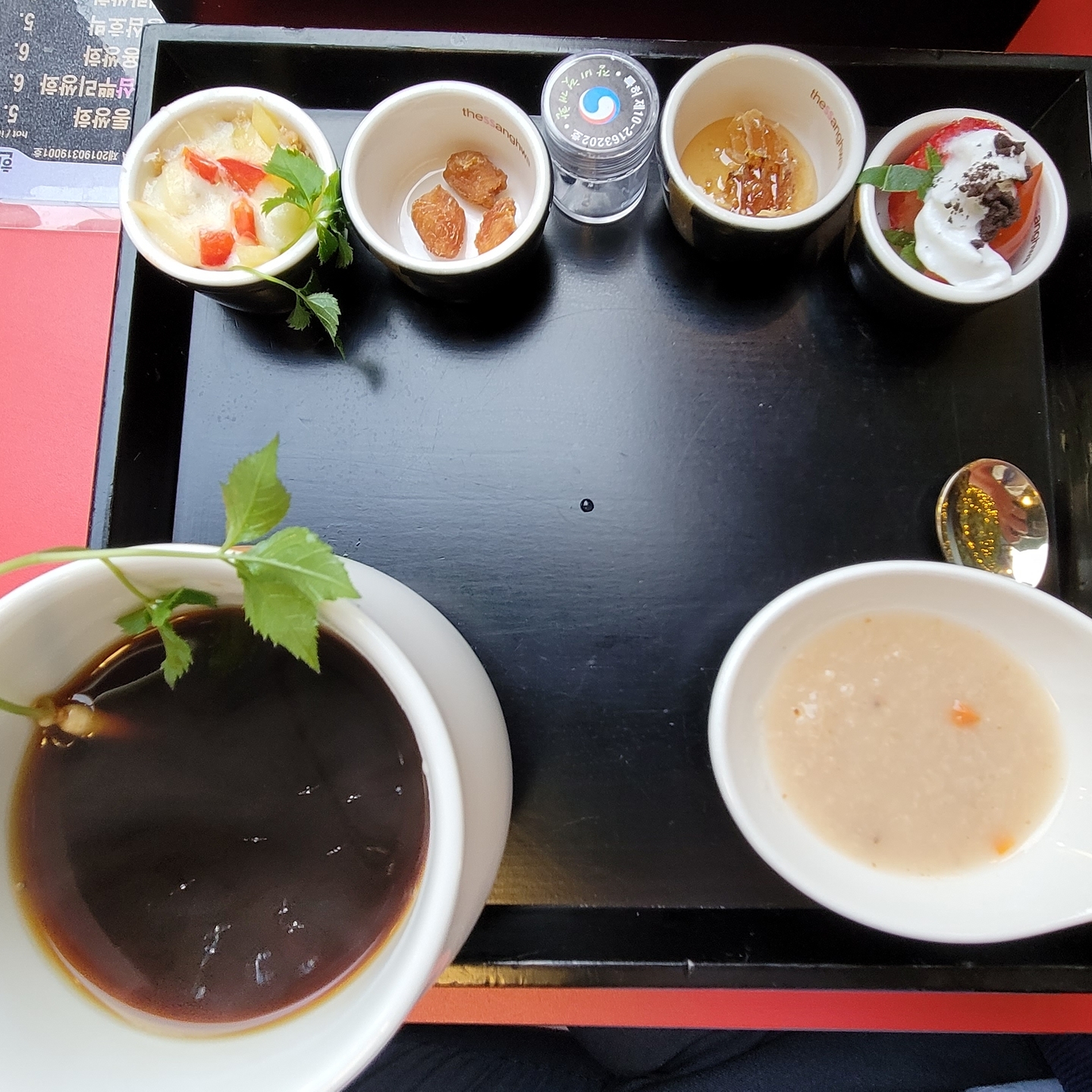 #더쌍화 에서 따끈한 #쌍화탕 #한잔
괜찮네요~
#종로5가 에서 잠시 여유를 가져봅니다.