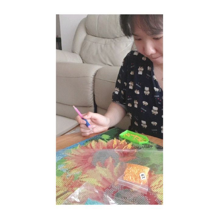 애증의 보석십자수 .....👊🏻
눈빠지고 허리빠지고 목빠지고 손가락빠짐 
언제 다 해 ,,