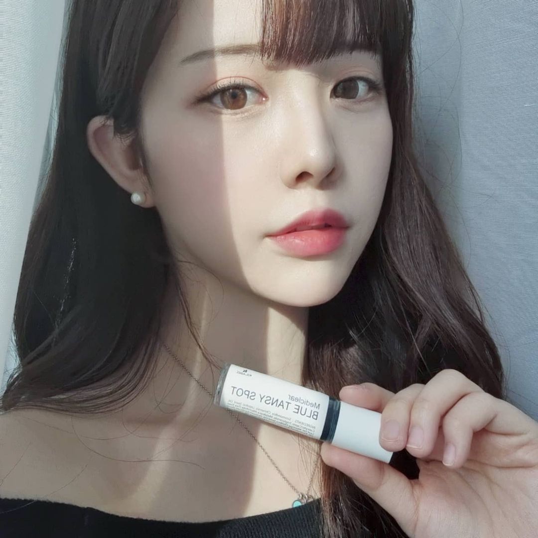  “#ad 트러블에 심폐소생술을 해줄 응급뷰티템🚨 현재 트러블 있거나 흔적, 자주 올라오는 부위에 국소적으로 사용하는 스팟이에요 필요할때 마다 수시로 발라 주시면 노답피부, 탈난피부, 밉상피부 잠재우는 찐아이템!!! 무야호~~~🙌 자연을 담은…”