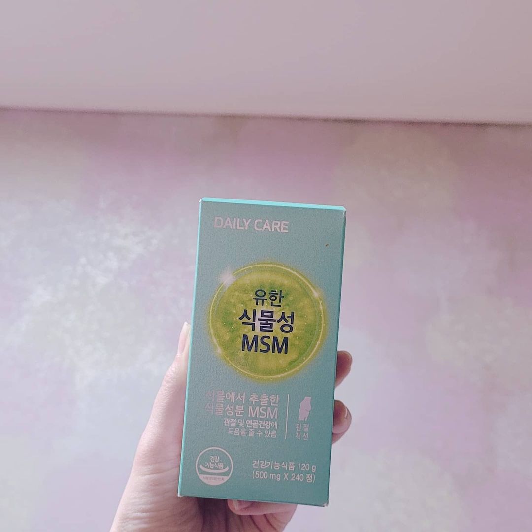  “유한양행에서 나온 식물성 MSM 무릎,관절 영양제! MSM은 식이유황이란 뜻으로 관절과 연골 조직을 구성하는 물질로 뼈에 많이 있다. 미네랄 황의 공급원으로 관절 및 연골 조직의 건강 관리에 도움을 준다. 1일 4정 섭취해야하고, 작은 정제로…”