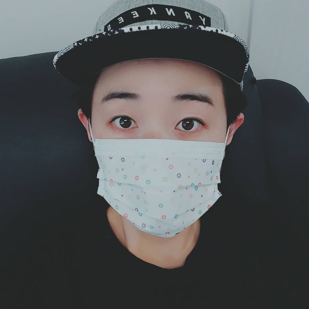  “#협찬 . 📍패션을 쓰는 탈취 잘되는 디자인마스크👍 . 마스크 쓰기 싫어도 써야하는 시대가 되어버린😭 . 어차피 써야할 마스크, 코디하며 쓰는 거즹 ㅋㅋ 마스크 고르는 재미가 있는❤ 이 와중에 모자 #플렉스 ㅋㅋㅋㅋㅋㅋ😆😆😆 . ✅ 목화솜 필터로…”