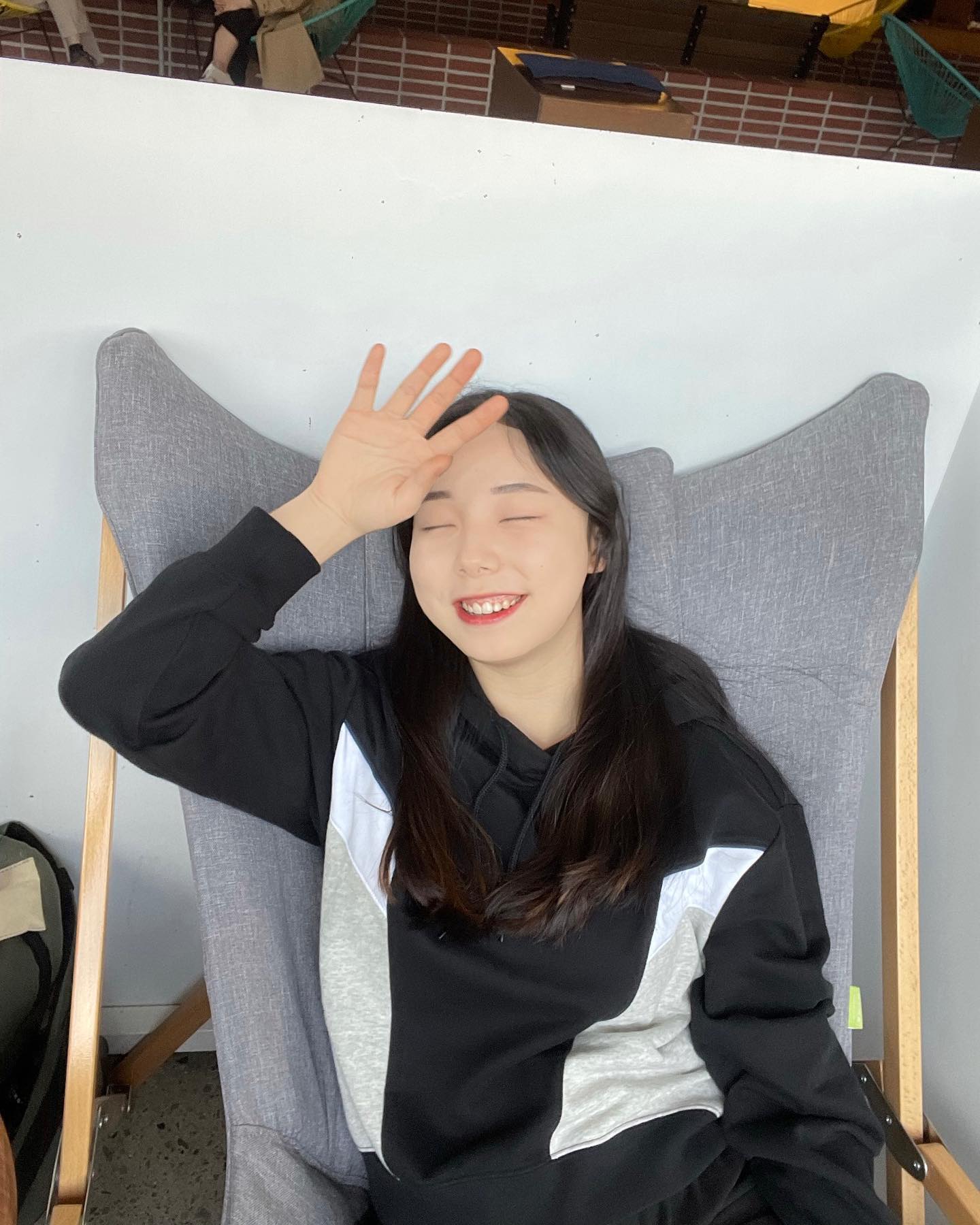 어버이날 핑계를 삼아 평소 말하지 못했던 "사랑한다"는 말을 부모님께 해드리면 어떨까? 부모님이 계셔서 내가 존재한다는 것, 행복한 나로 살아갈 수 있다는 것에 감사하며 오늘 하루를 보내.