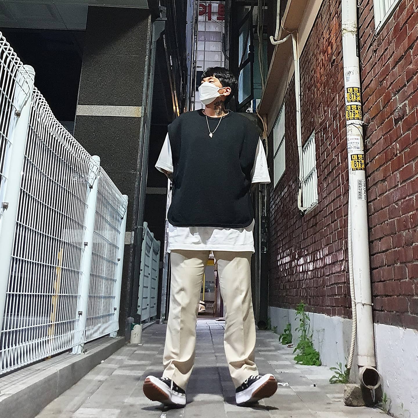 완전오랜만...ㅎㅎㅎ 
일단 5월3일 생일축하 해 주신 모든분들게
감사하다는 말씀 먼저 드리겠습니다😁😁
현생이 정신없다보니 인스타 보는시간도 없네요😭
그래도 저 버리면 안돼요~~~ 알겠죠❓
사랑합니다💋💋
.
.
.
👕: #니트조끼
👖: #베이지슬랙스 
👟: #런스타하이크 
.
.
.
#이지캐주얼 #니트조끼코디 #무탠다드반팔 #무신사스탠다드 #캐주얼코디추천 #남자코디추천 #남자여름코디