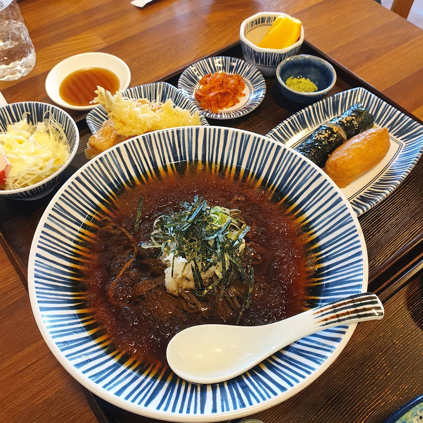 웨이팅걸고 먹었는데 진짜 찐맛집이였다...돈까스가 입에서 녹아내림... 🤤

양도 엄청 많고 직원들 센스도 미침
먹다가 넘 배불러서 서로 더먹어라고 싸웠다..😂

#냉모밀 #돈까스 #부엌우동
.
.
#기장 #정관 #부산 #부산여행 #부산맛집 #기장맛집 #부산맛집추천 #부산부엌우동 #기장부엌우동 #기장뷰맛집 #뷰맛집 #찐맛집 #존맛 #내돈내산 #솔직후기 #맛스타그램 #먹스타그램 #선팔 #맞팔 #선팔하면맞팔 #인친 #인친해요 #f4f